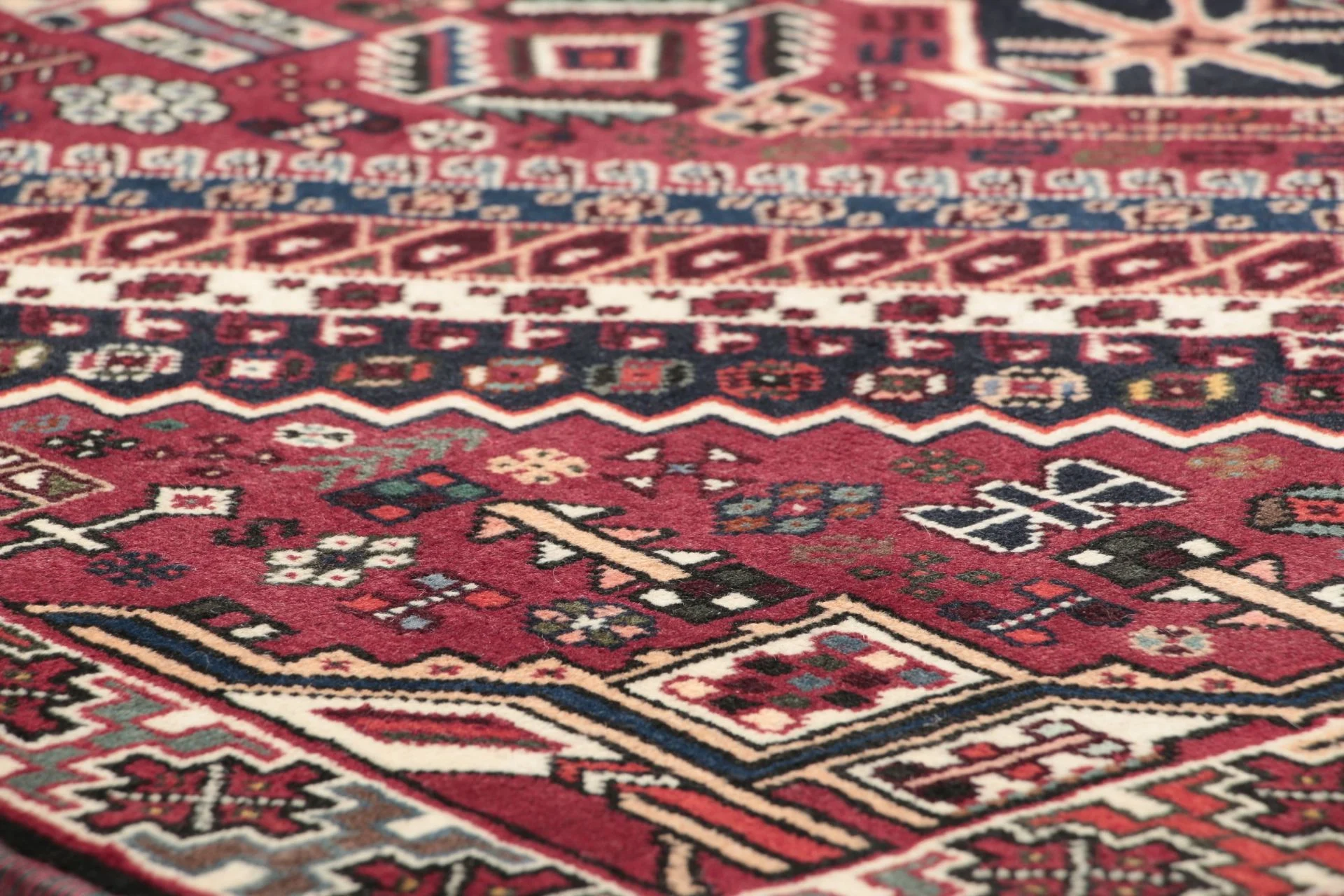 Qashqai Perserteppich 135 × 195 cm aus Wolle, handgeknüpft