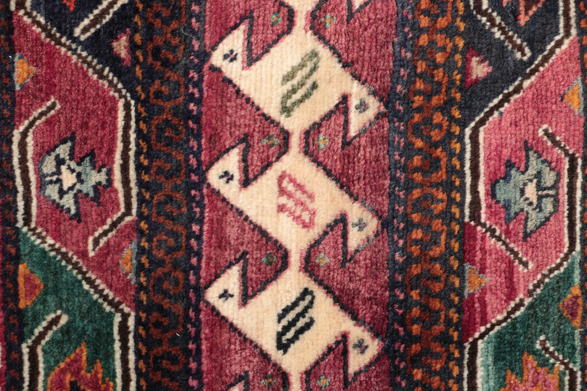 Handgeknüpfter Qashqai Perserteppich 107 × 195 cm