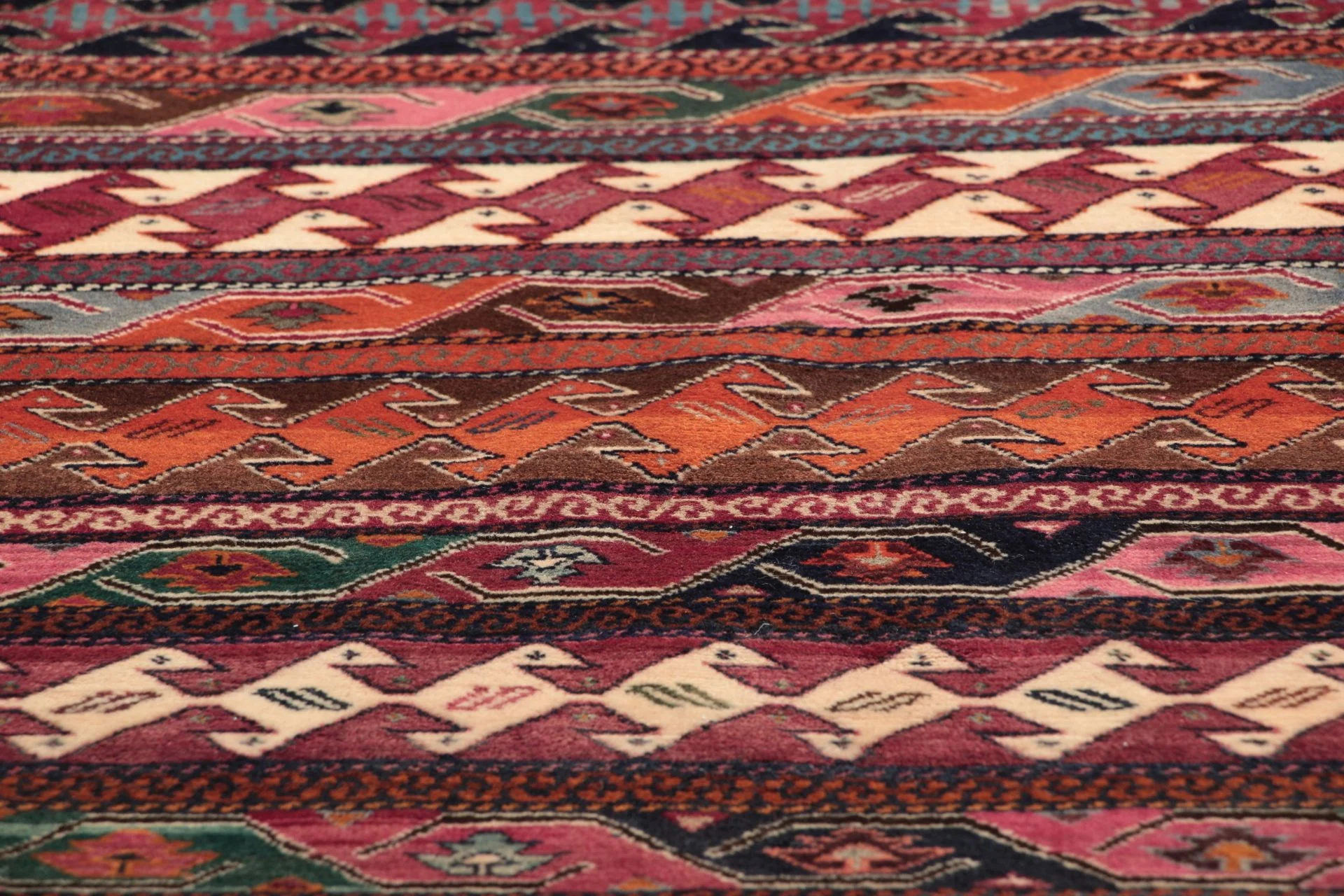 Handgeknüpfter Qashqai Perserteppich 107 × 195 cm