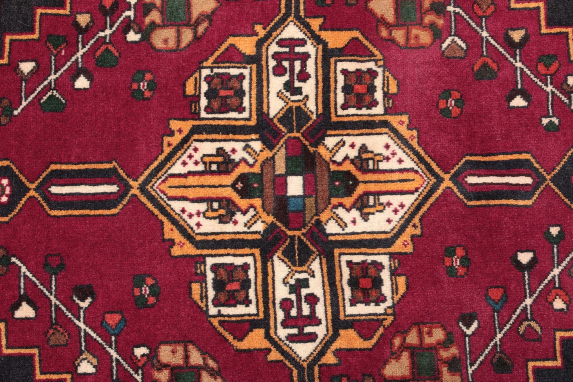 Handgeknüpfter Qashqai Perserteppich 124 × 191 cm