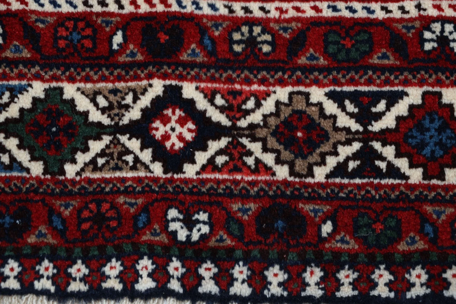 Handgeknüpfter Perserteppich, 153 × 235 cm, Wolle