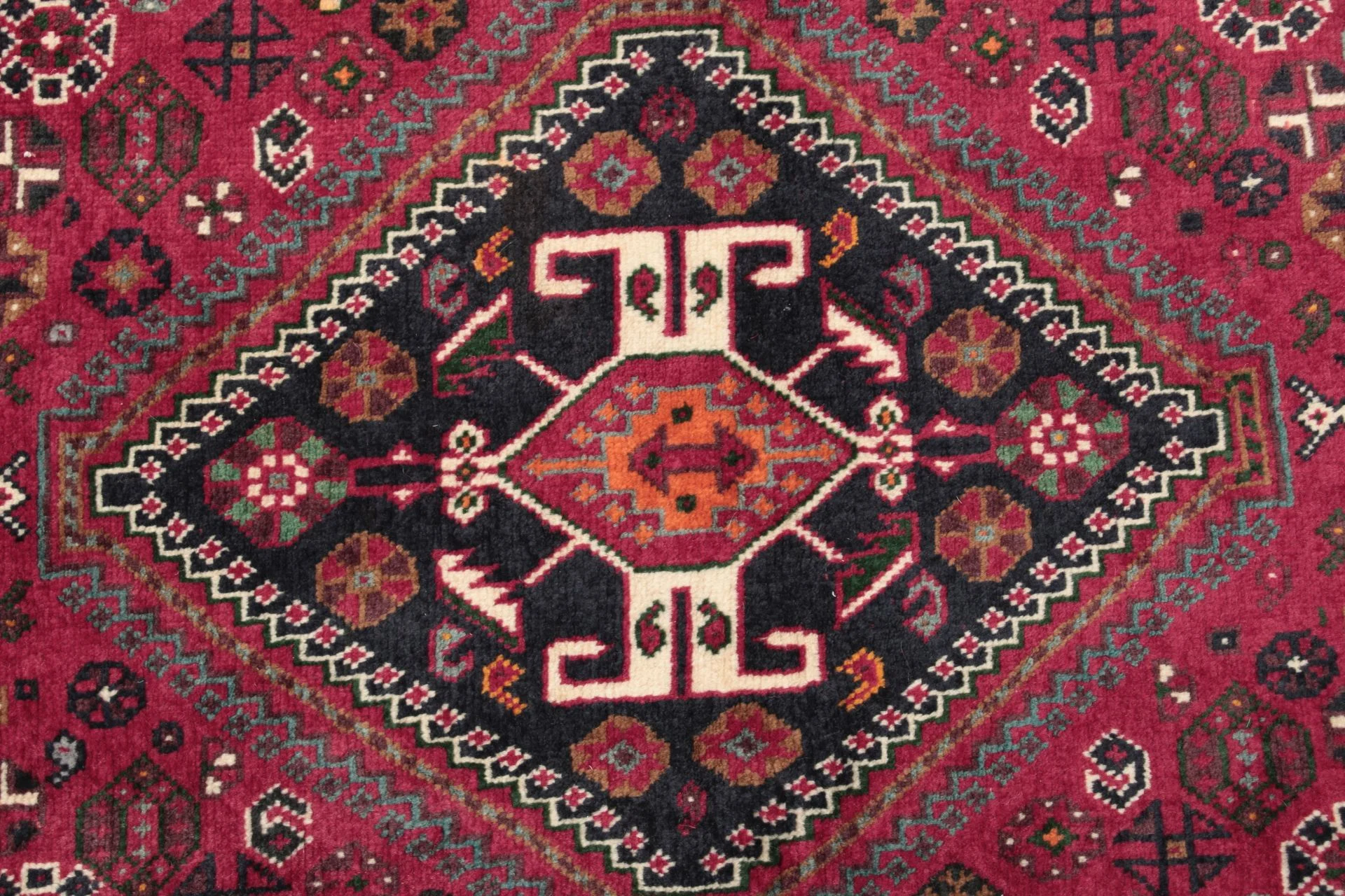 Handgeknüpfter Qashqai Perserteppich, 138 × 180 cm, Wolle