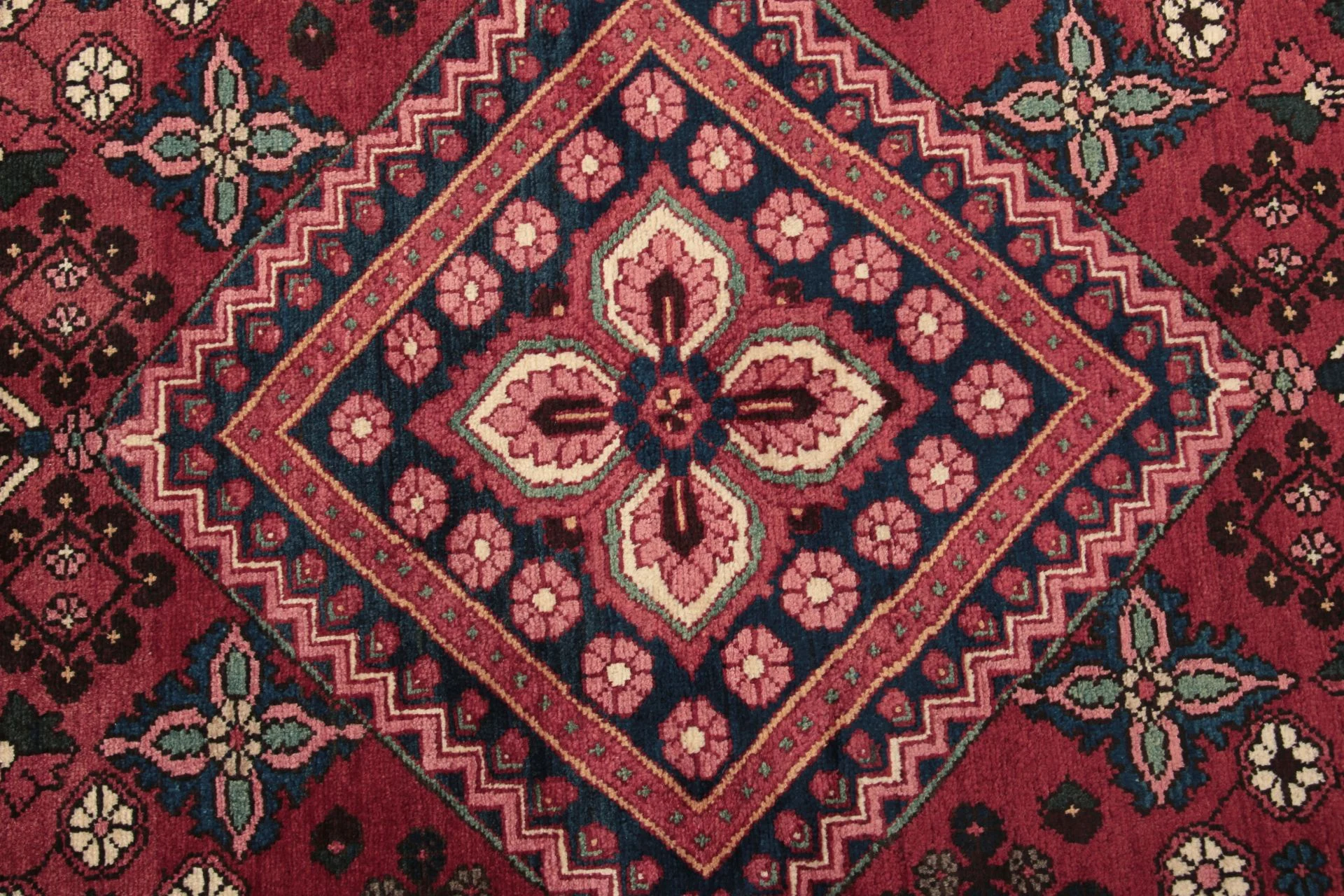 Handgeknüpfter Bakhtiari Perserteppich 137 × 212 cm