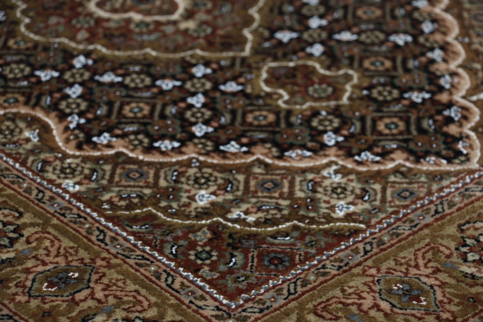 Orientteppich aus Indien, 81 × 353 cm