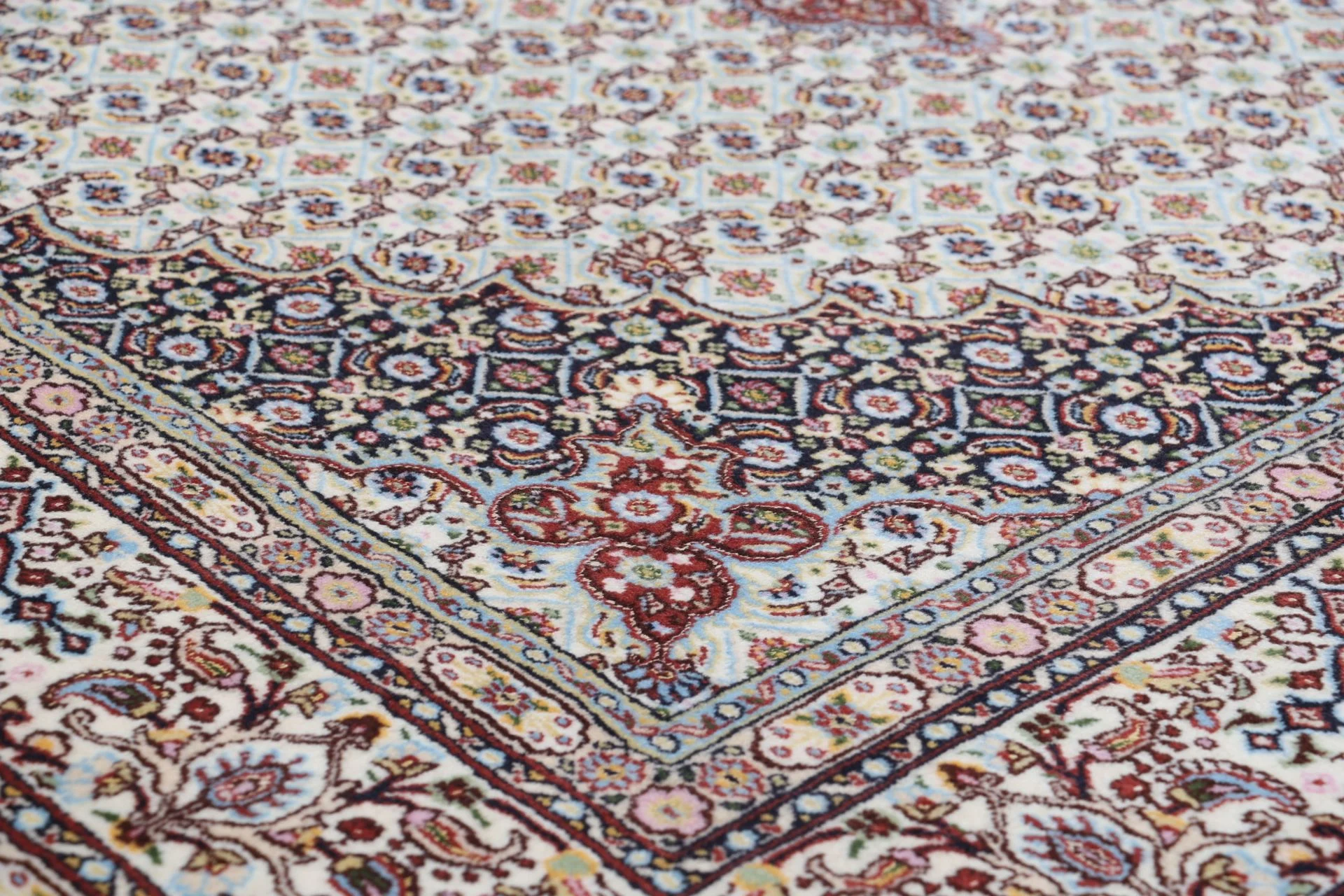 Handgeknüpfter Moud Perserteppich 163 × 243 cm