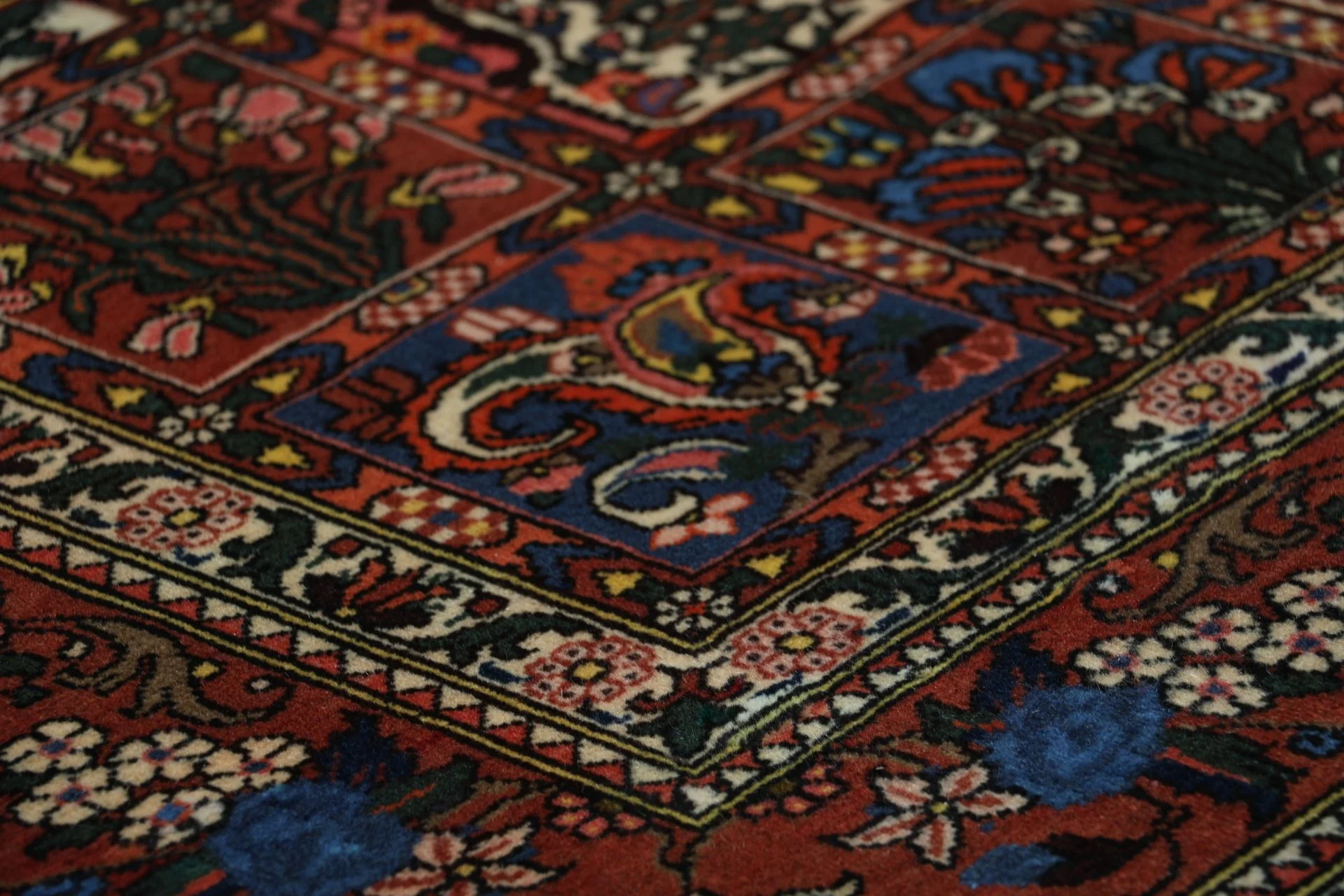 Handgeknüpfter Bakhtiari Perserteppich 162 × 242 cm