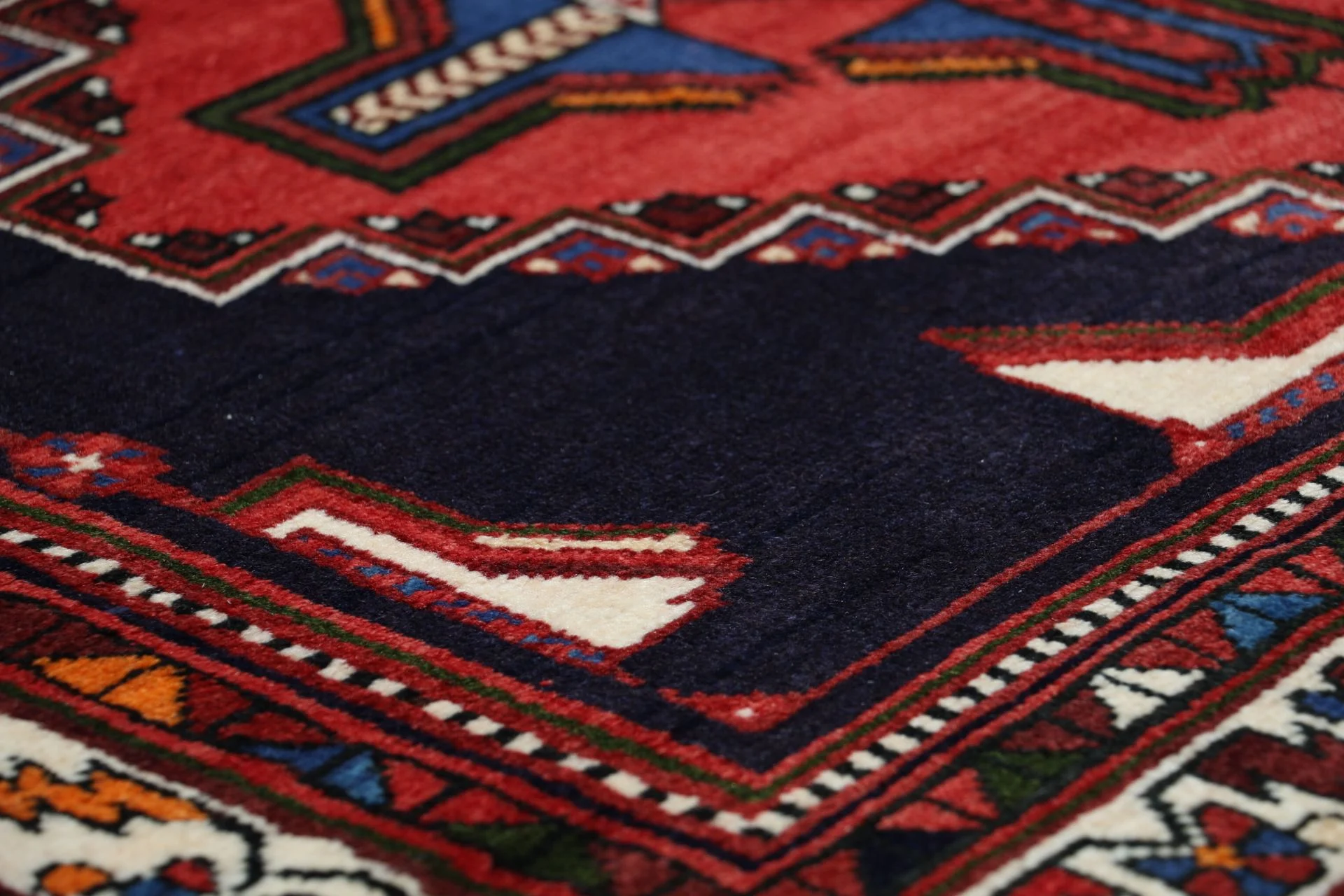 Perserteppich aus Iran, 168 × 222 cm