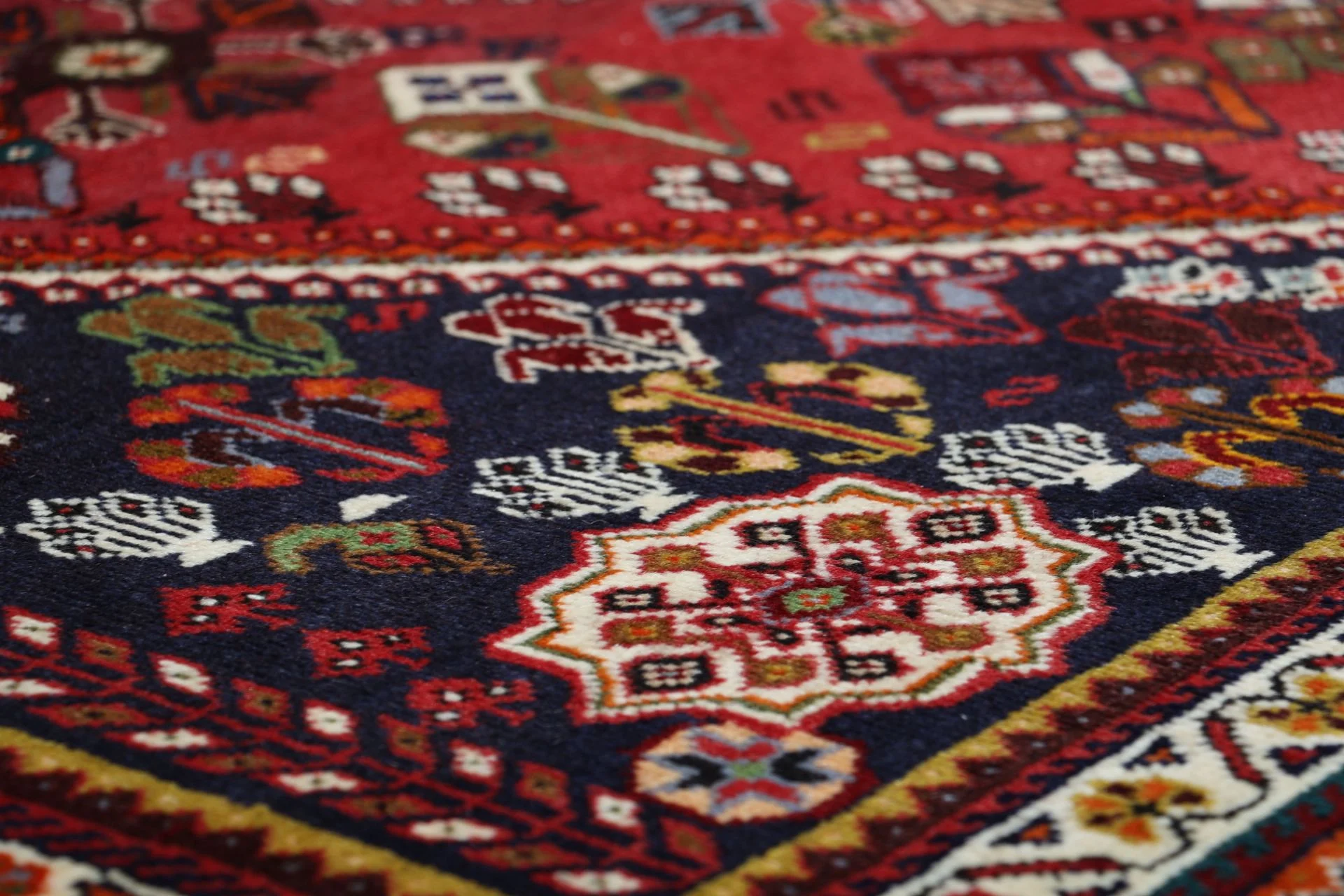 Shiraz Perserteppich 157 × 245 cm aus Wolle, handgeknüpft