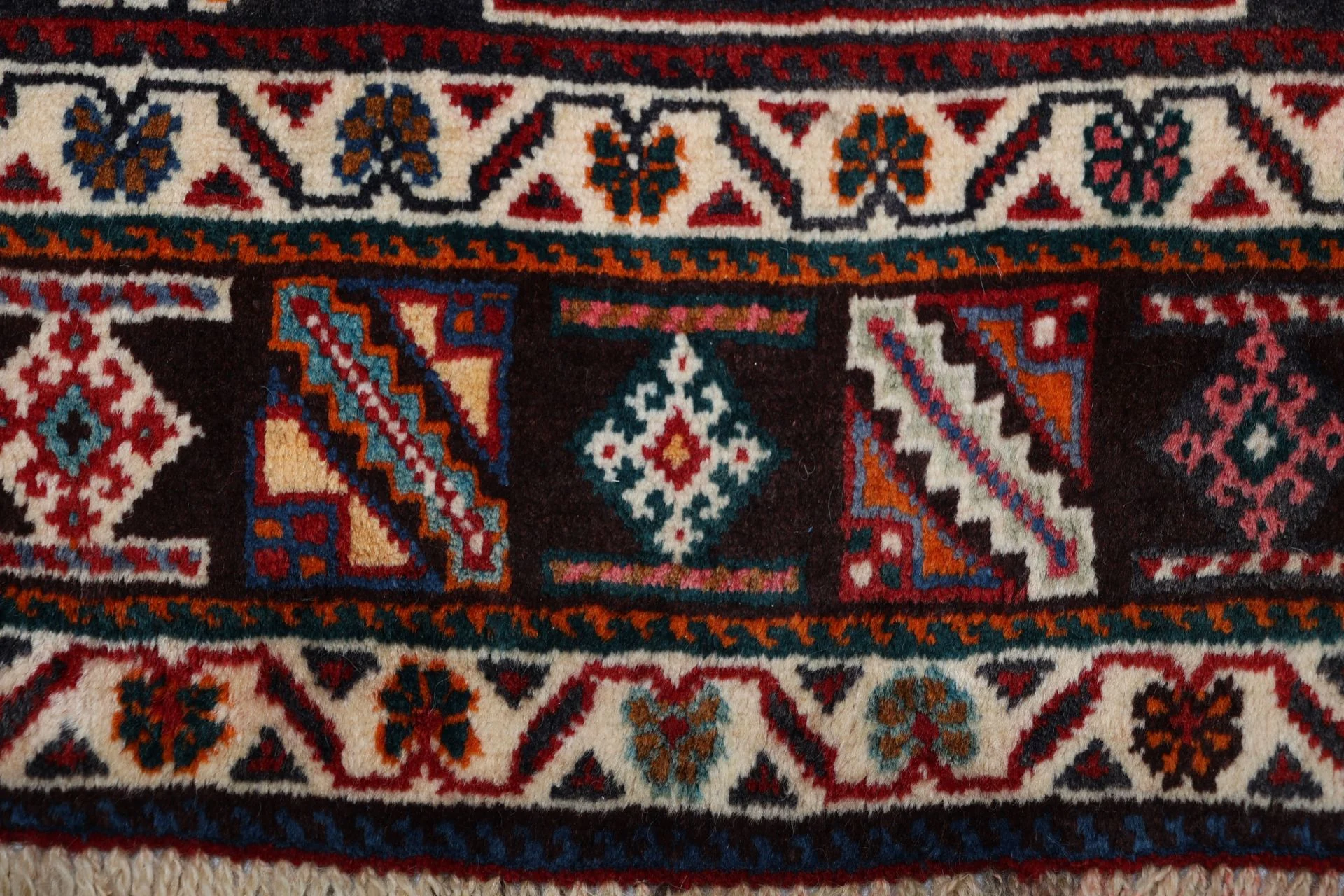 Handgeknüpfter Shiraz Perserteppich 155 × 257 cm