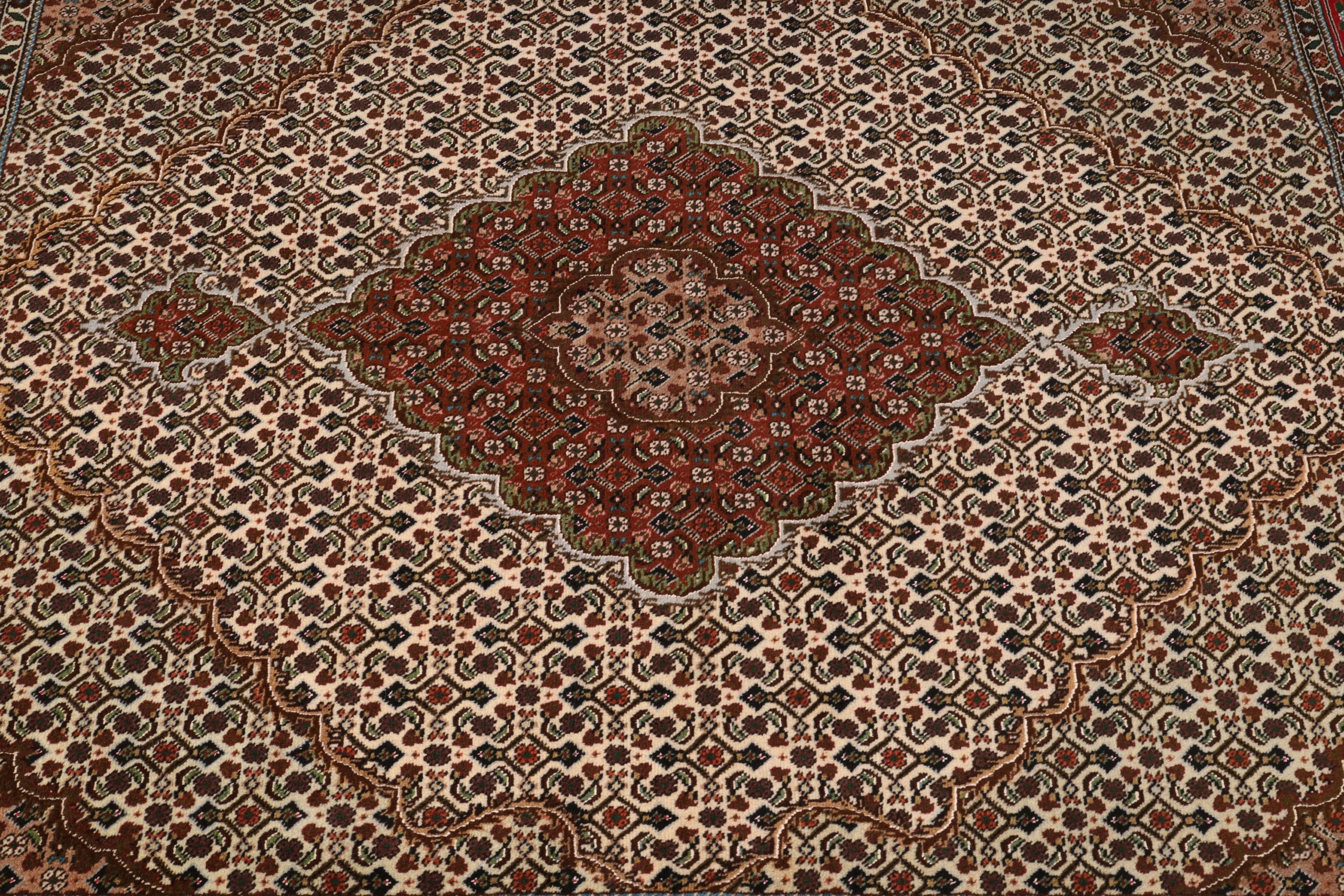 perserteppich-tabriz-201-x-152-cm-wolle-handgeknupft-rot-orange-18-scaled Täbriz Perserteppich aus Iran, 201 × 152 cm