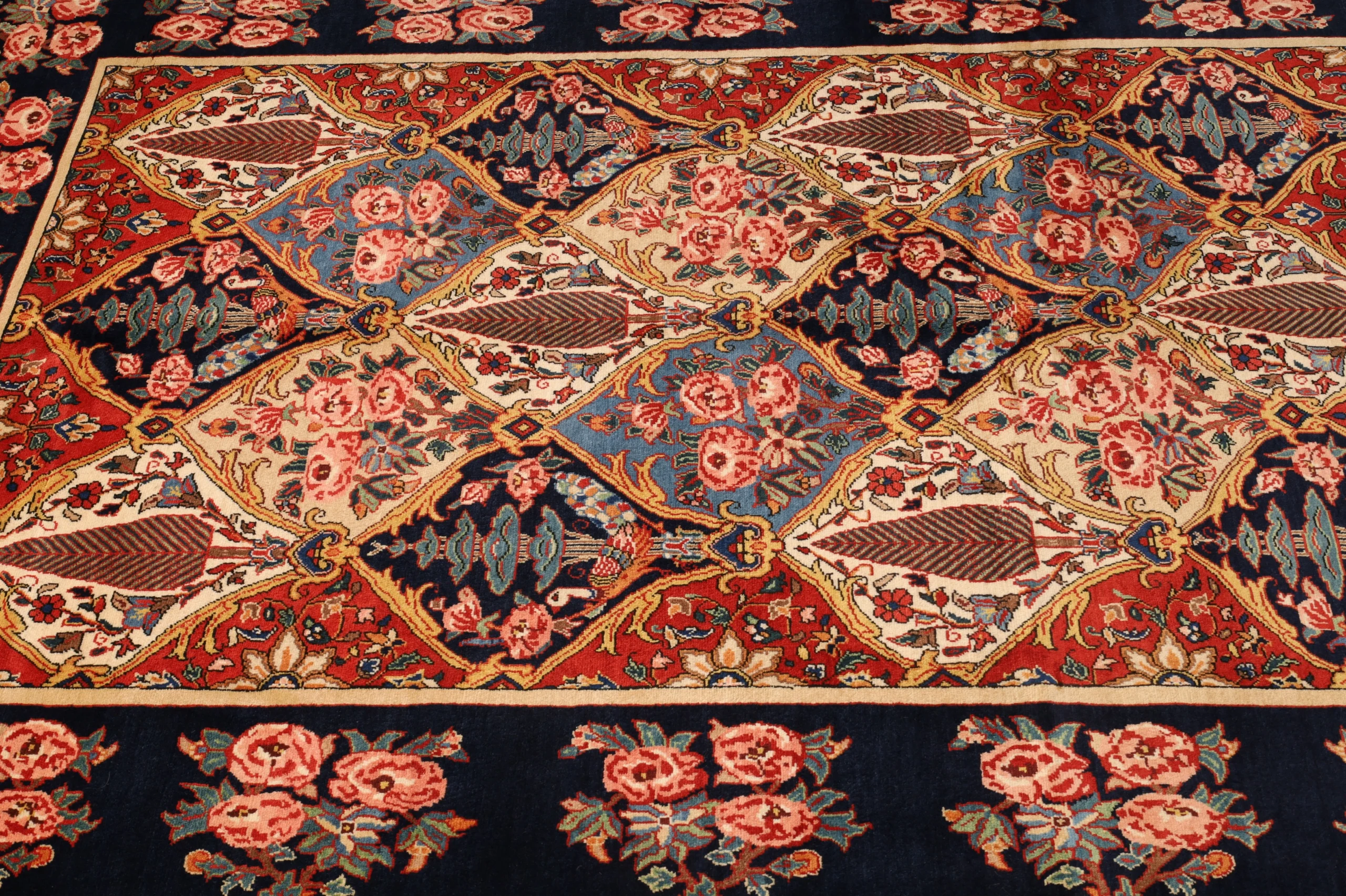 Bakhtiari Perserteppich 242 × 165 cm aus Wolle, handgeknüpft