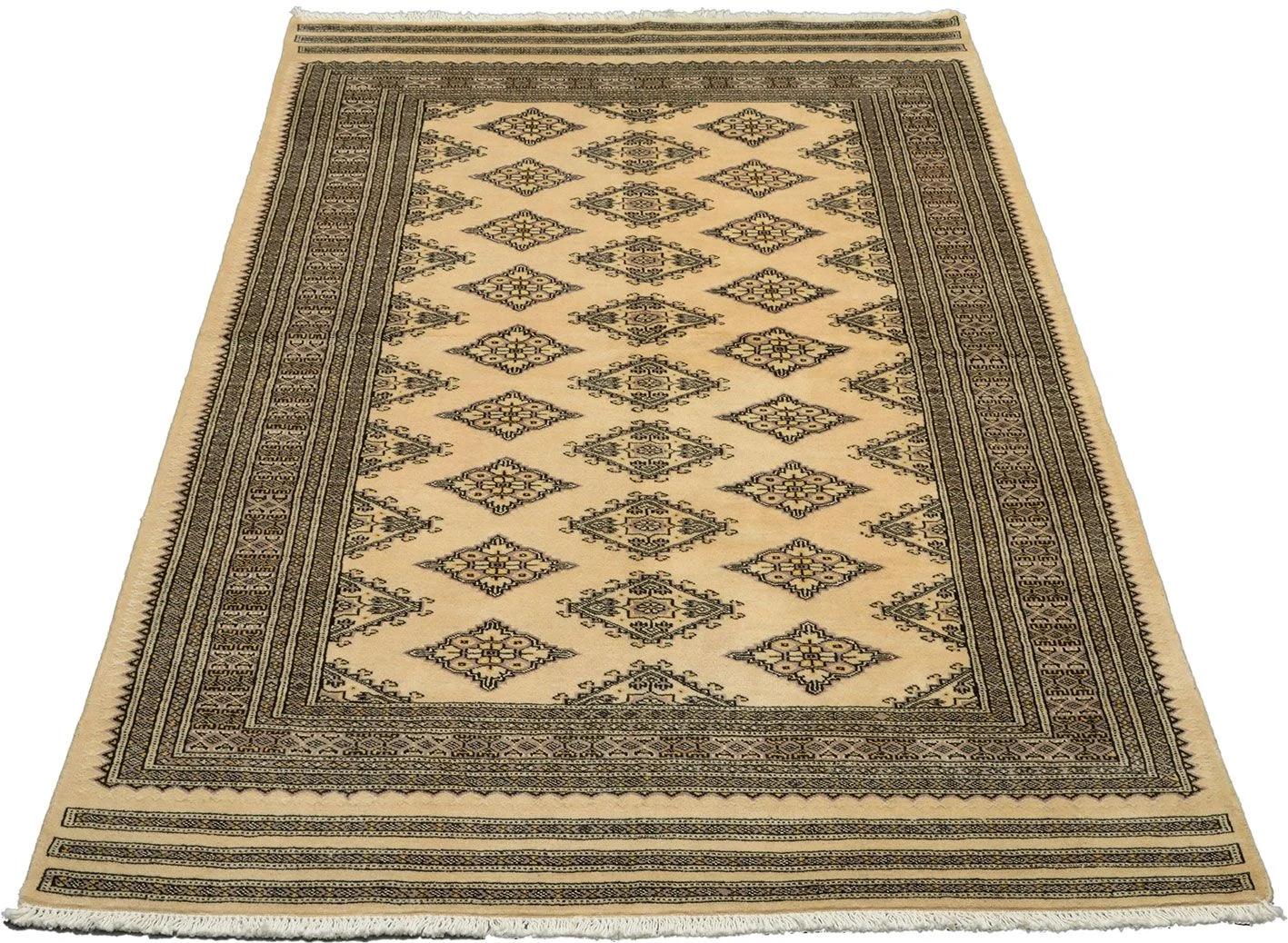 Orientteppich aus Pakistan, 136 × 225 cm