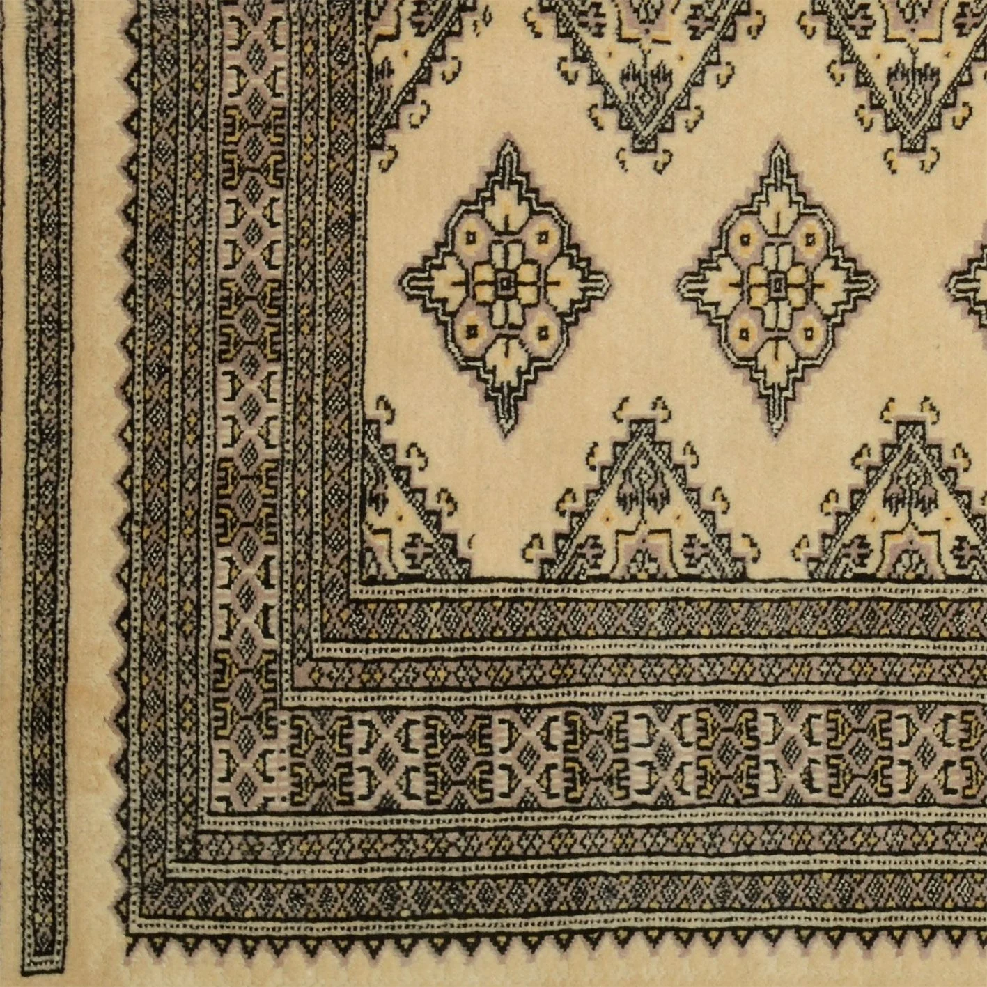 Orientteppich aus Pakistan, 136 × 225 cm