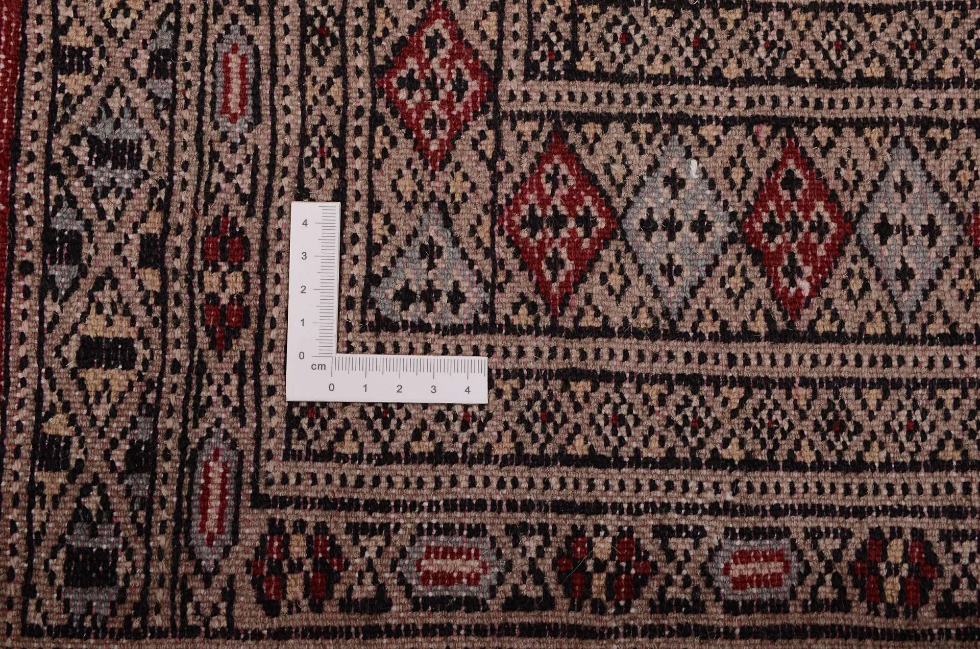 Orientteppich aus Pakistan, 122 × 185 cm