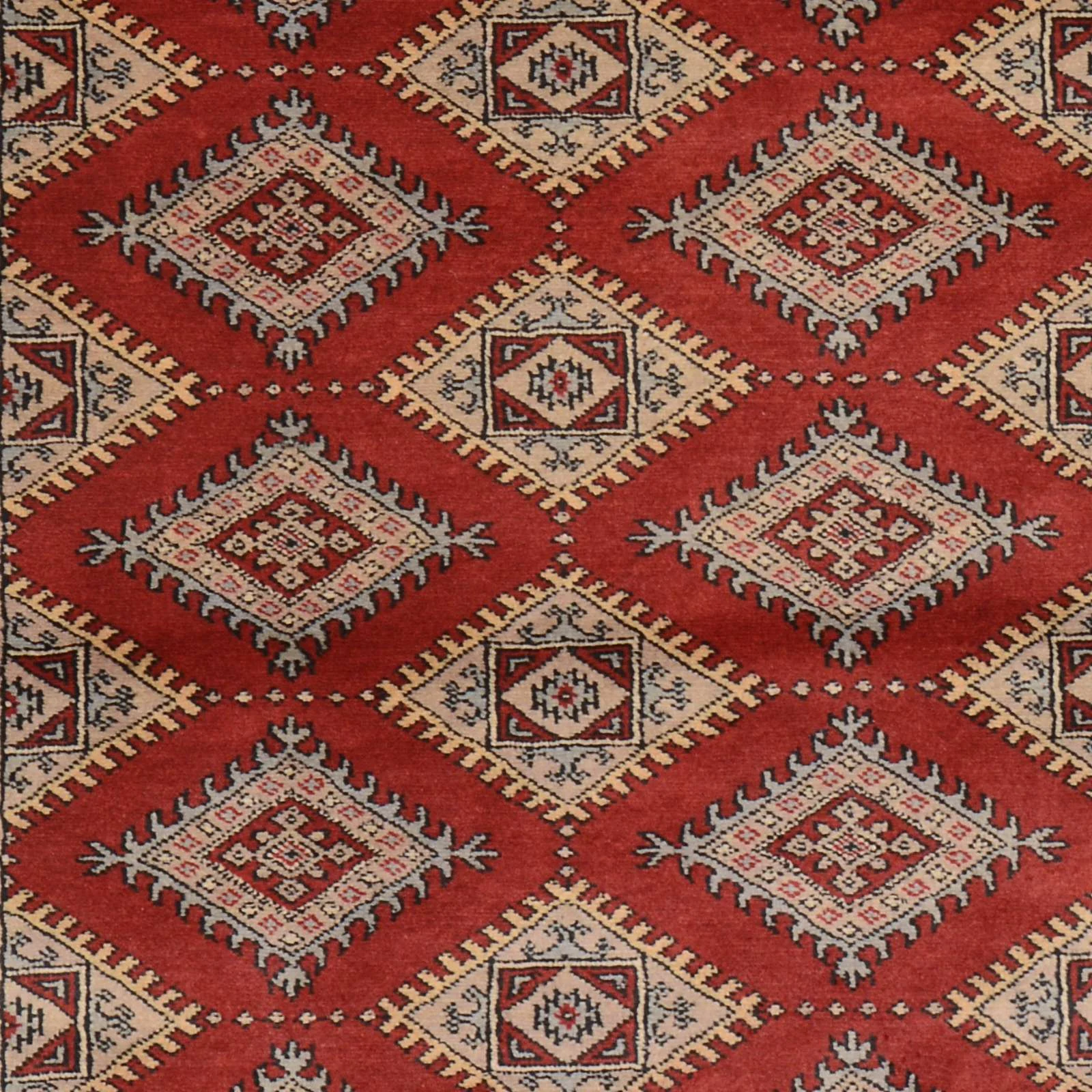 Orientteppich aus Pakistan, 122 × 185 cm