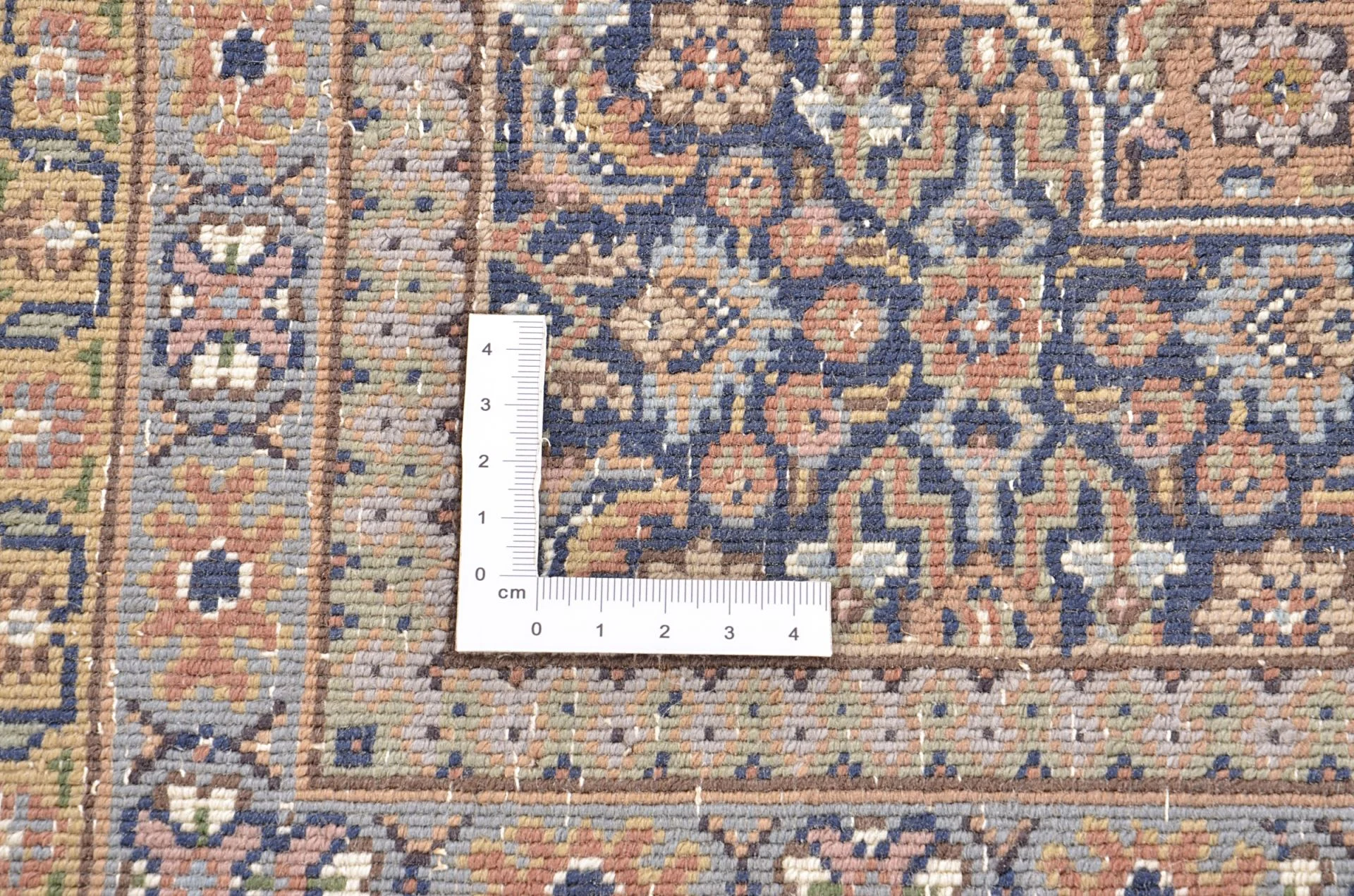 Handgeknüpfter Täbriz Orientteppich 168 × 240 cm