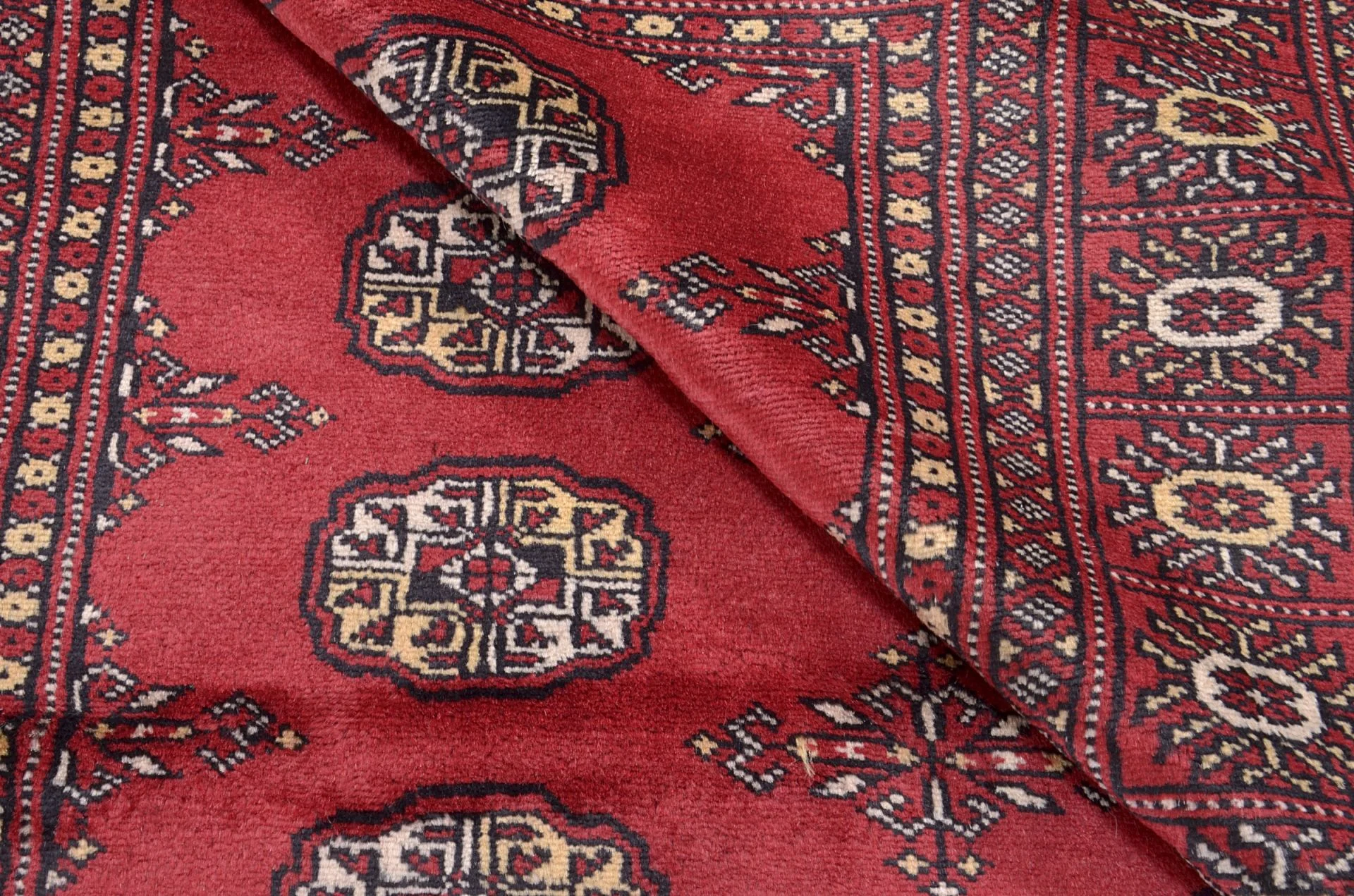 Orientteppich aus Pakistan, 121 × 192 cm