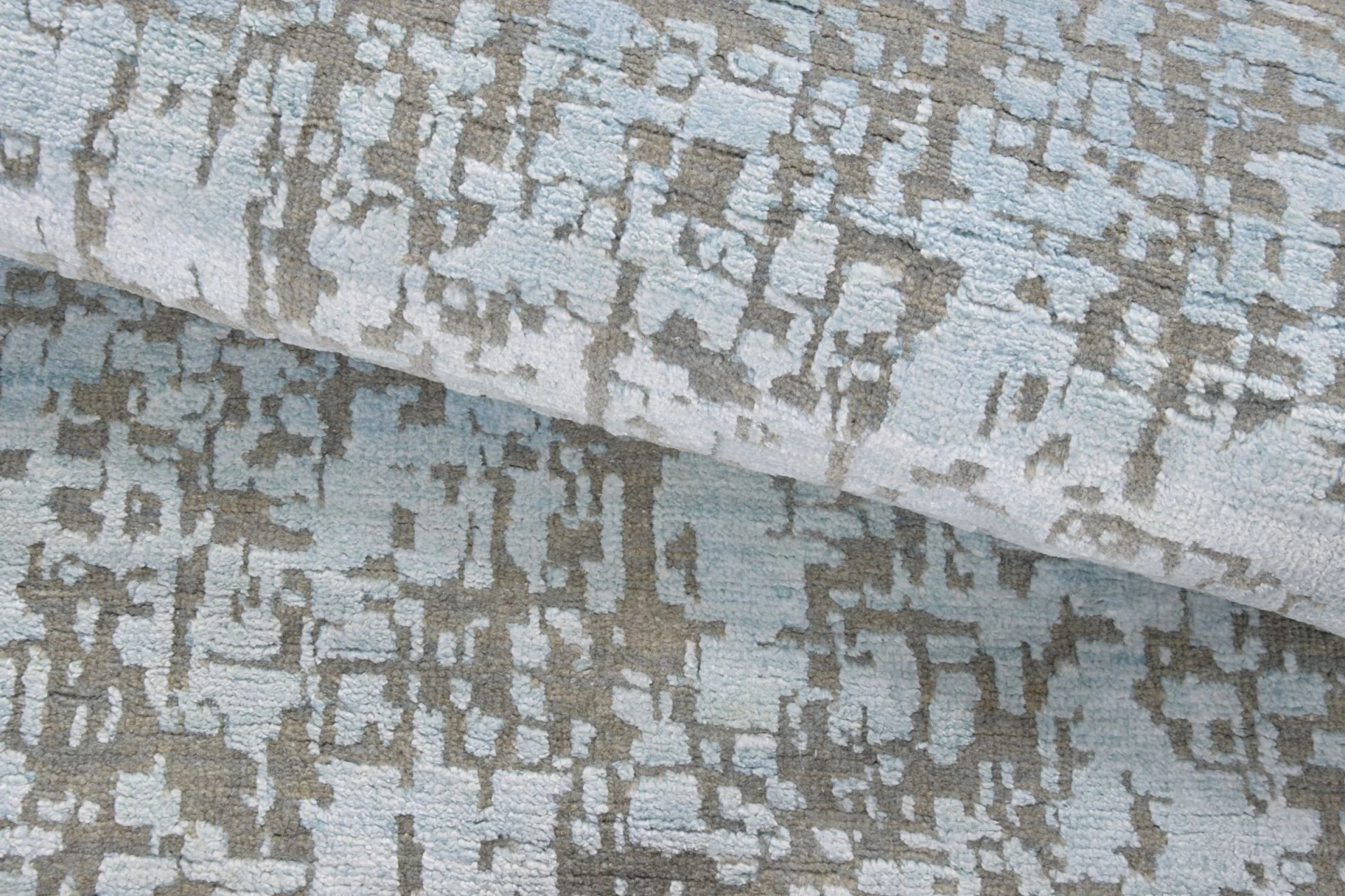 Handgeknüpfter Orientteppich 132 × 188 cm