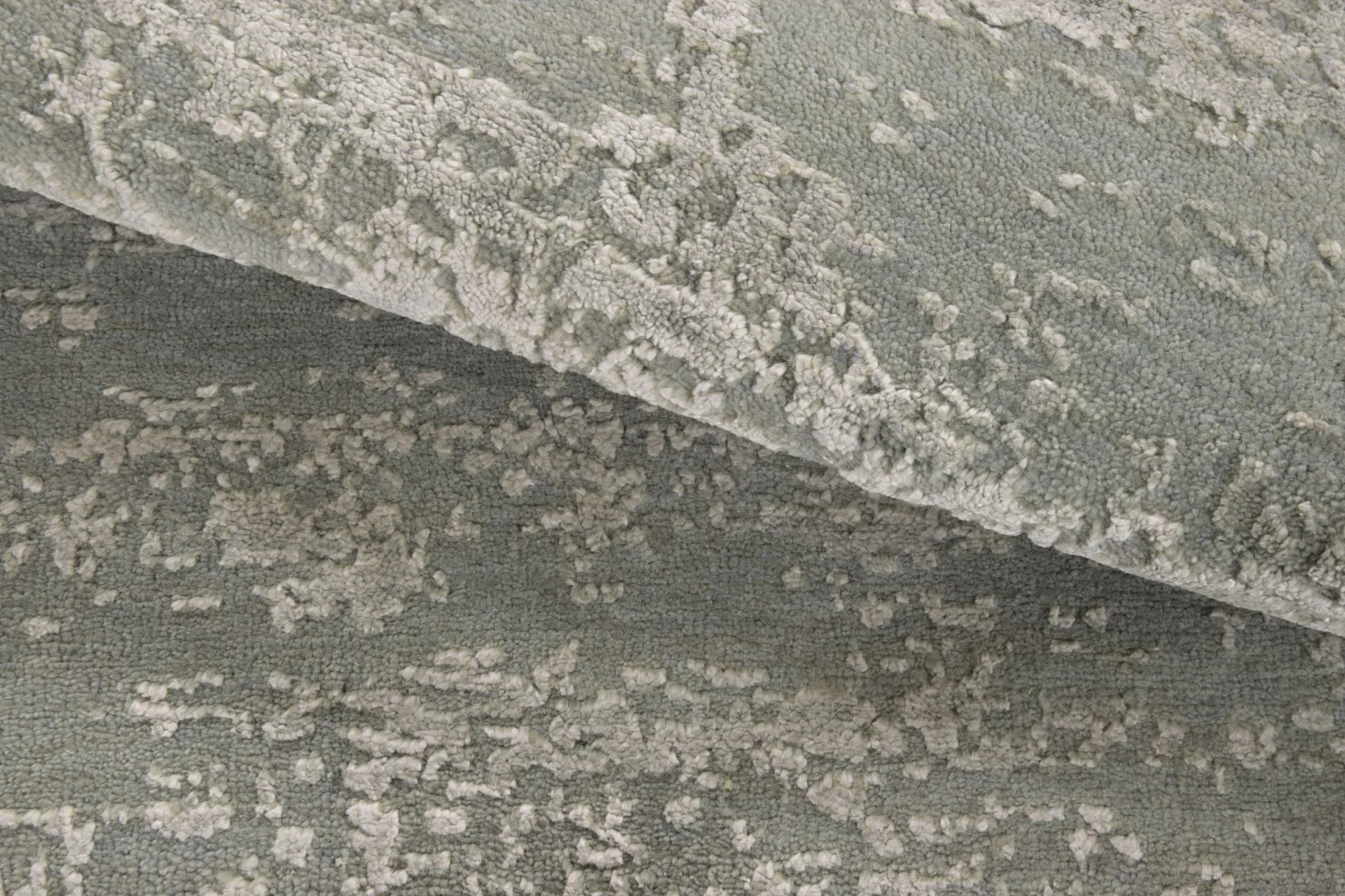 Orientteppich 119 × 180 cm aus Seide, handgeknüpft