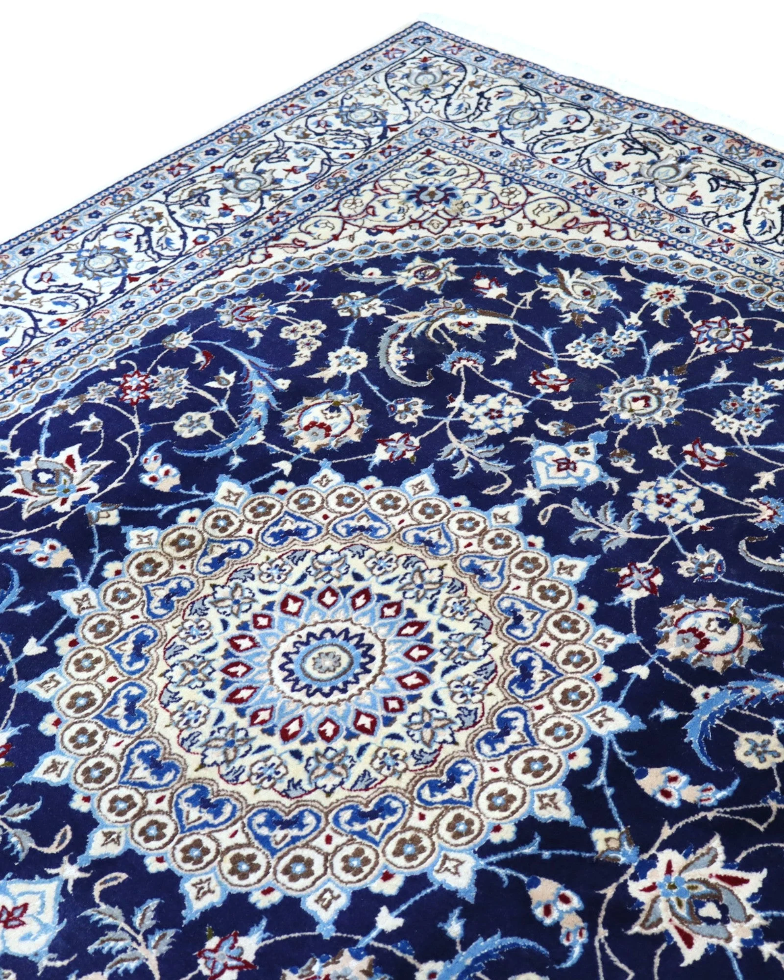 perserteppich-nain-255-x-199-cm-schurwolle-seide-handgeknupft-6 Nain Perserteppich 255 × 199 cm aus Wolle & Seide, handgeknüpft