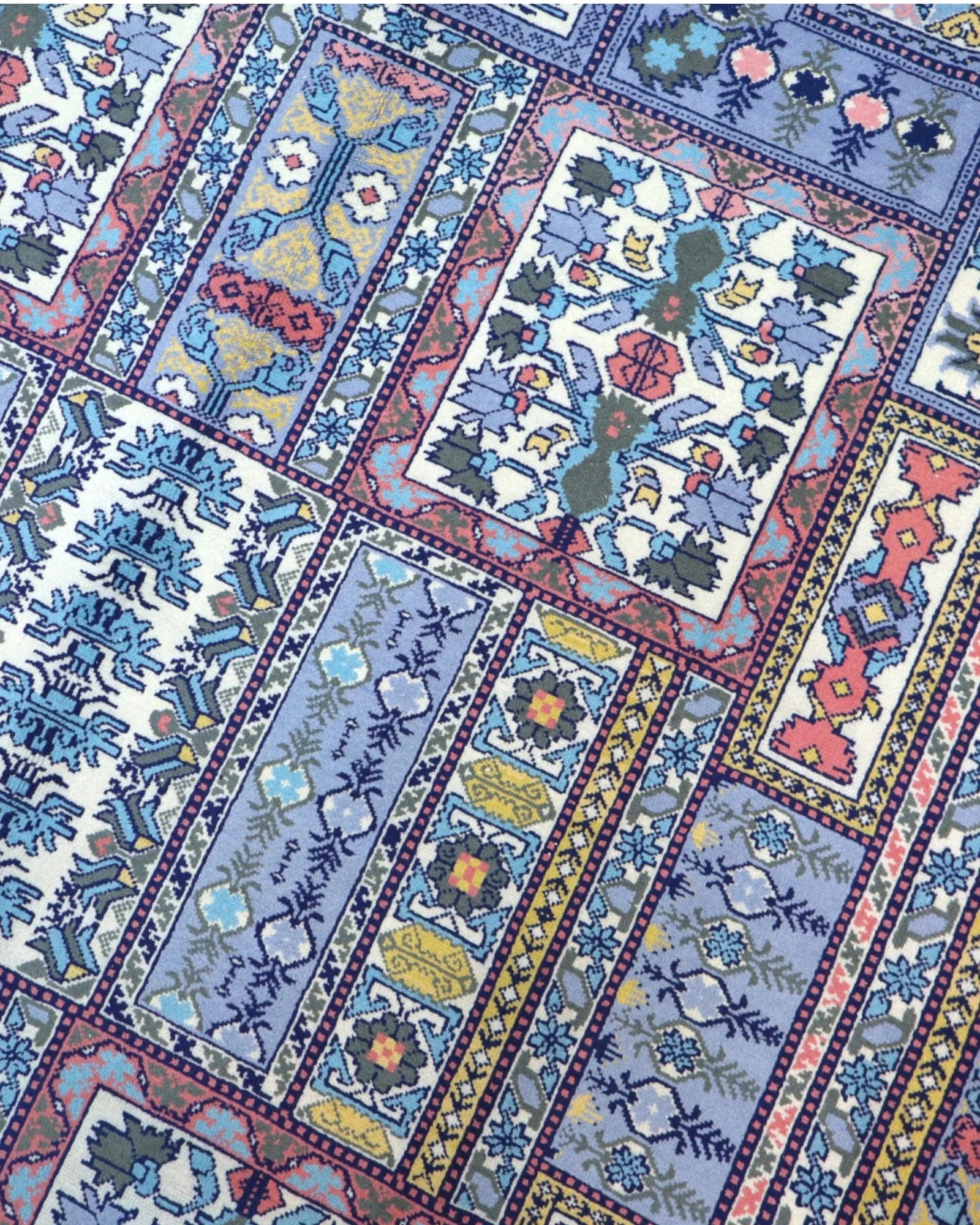 Ardebil Perserteppich aus Iran, 270 × 200 cm