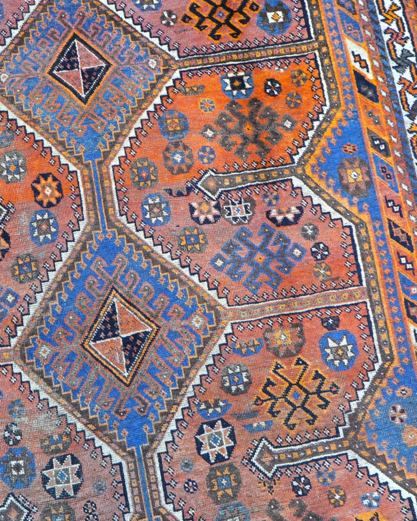 Perserteppich aus Iran, 237 × 160 cm