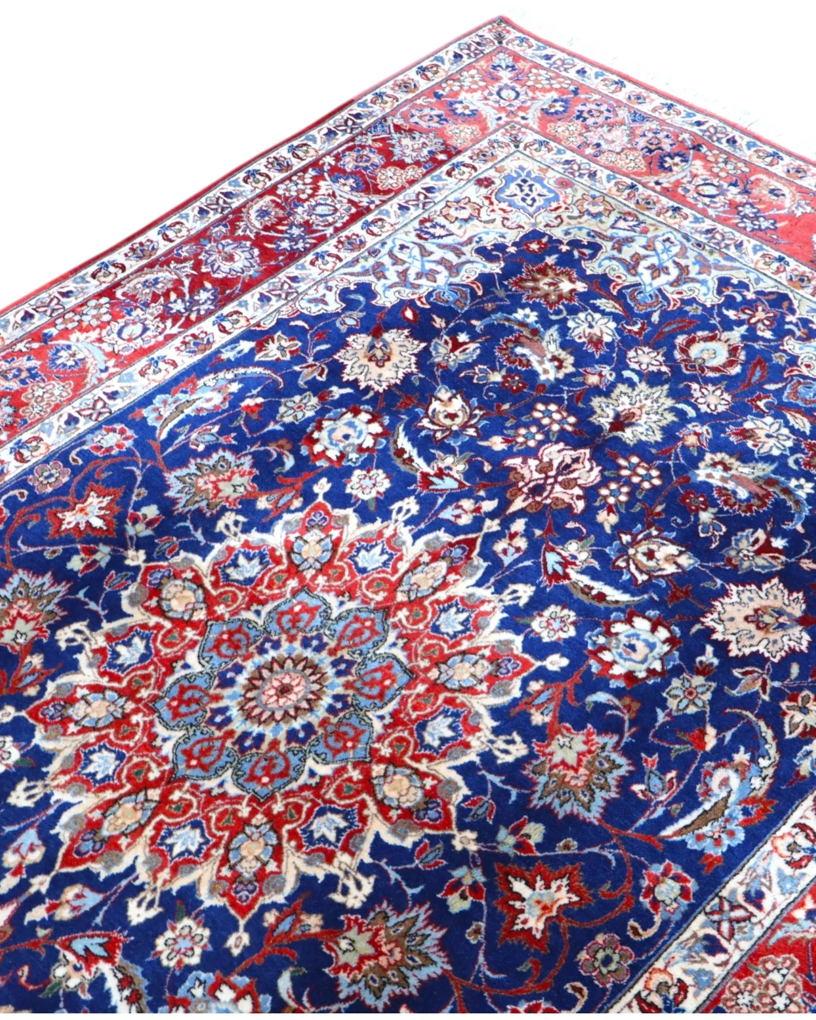 Isfahan Perserteppich aus Iran, 247 × 156 cm