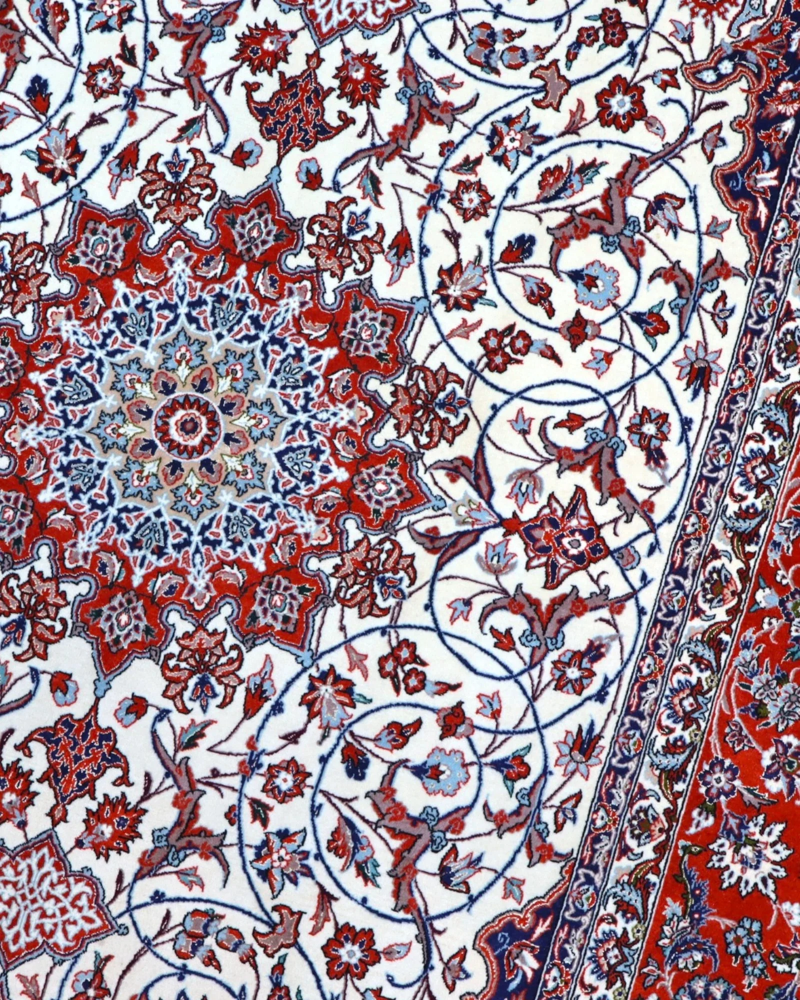 Handgeknüpfter Isfahan Perserteppich, 238 × 154 cm, Wolle & Seide