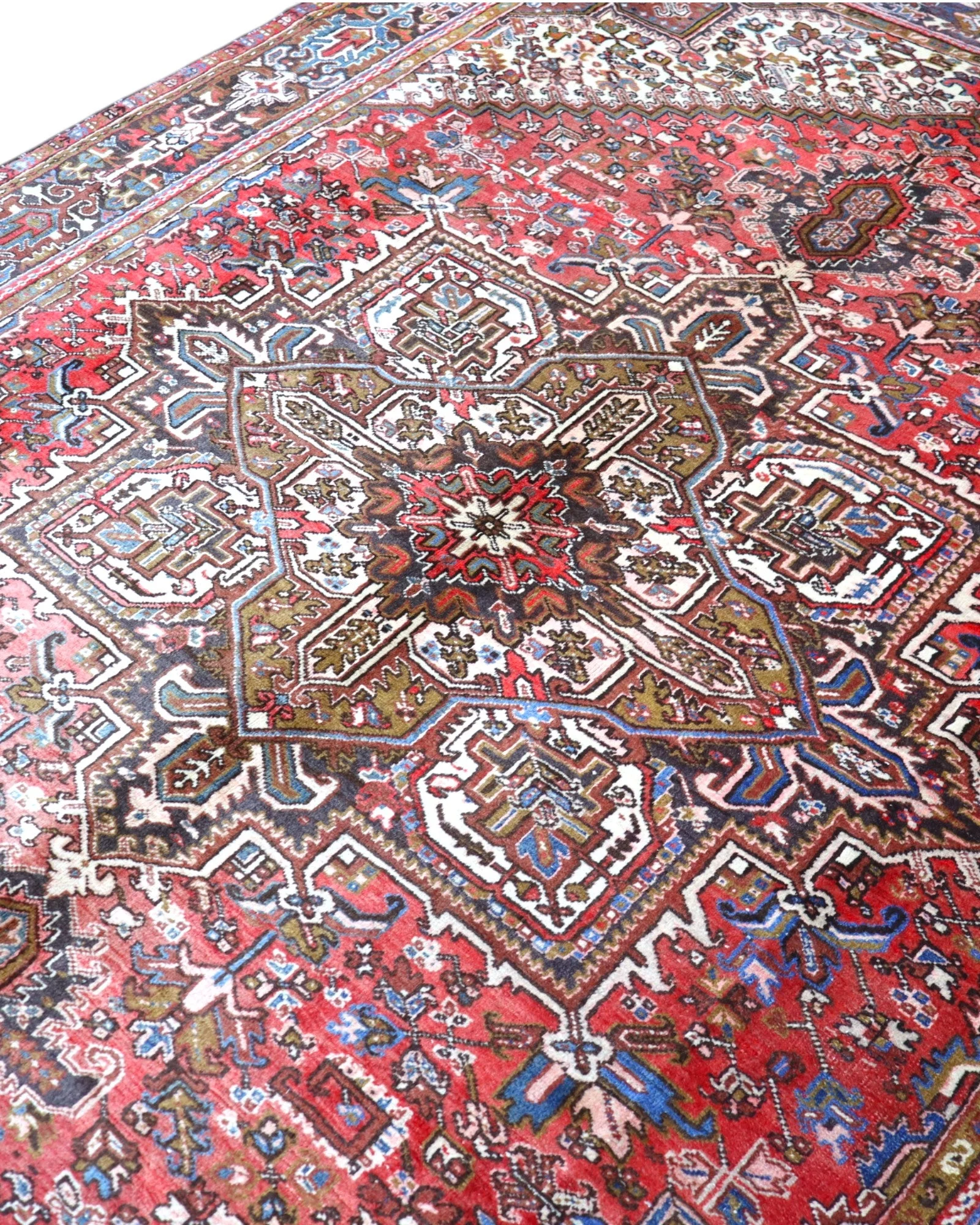 Heriz Perserteppich 347 × 255 cm aus Wolle, handgeknüpft