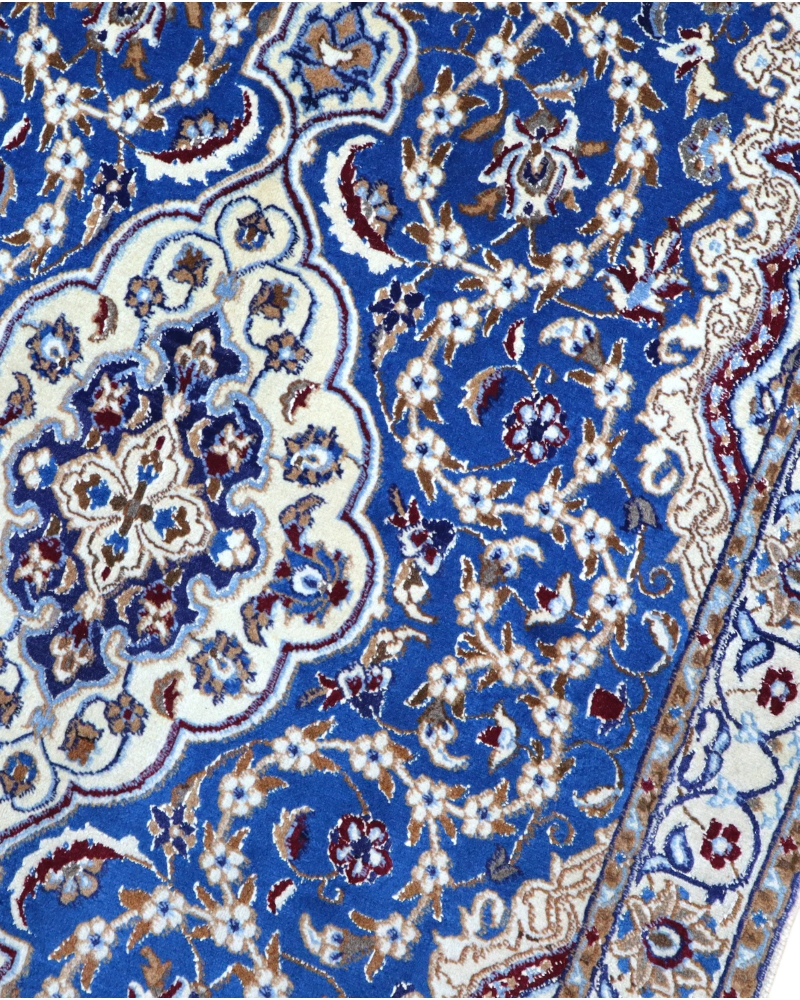 Nain Perserteppich aus Iran, 208 × 120 cm