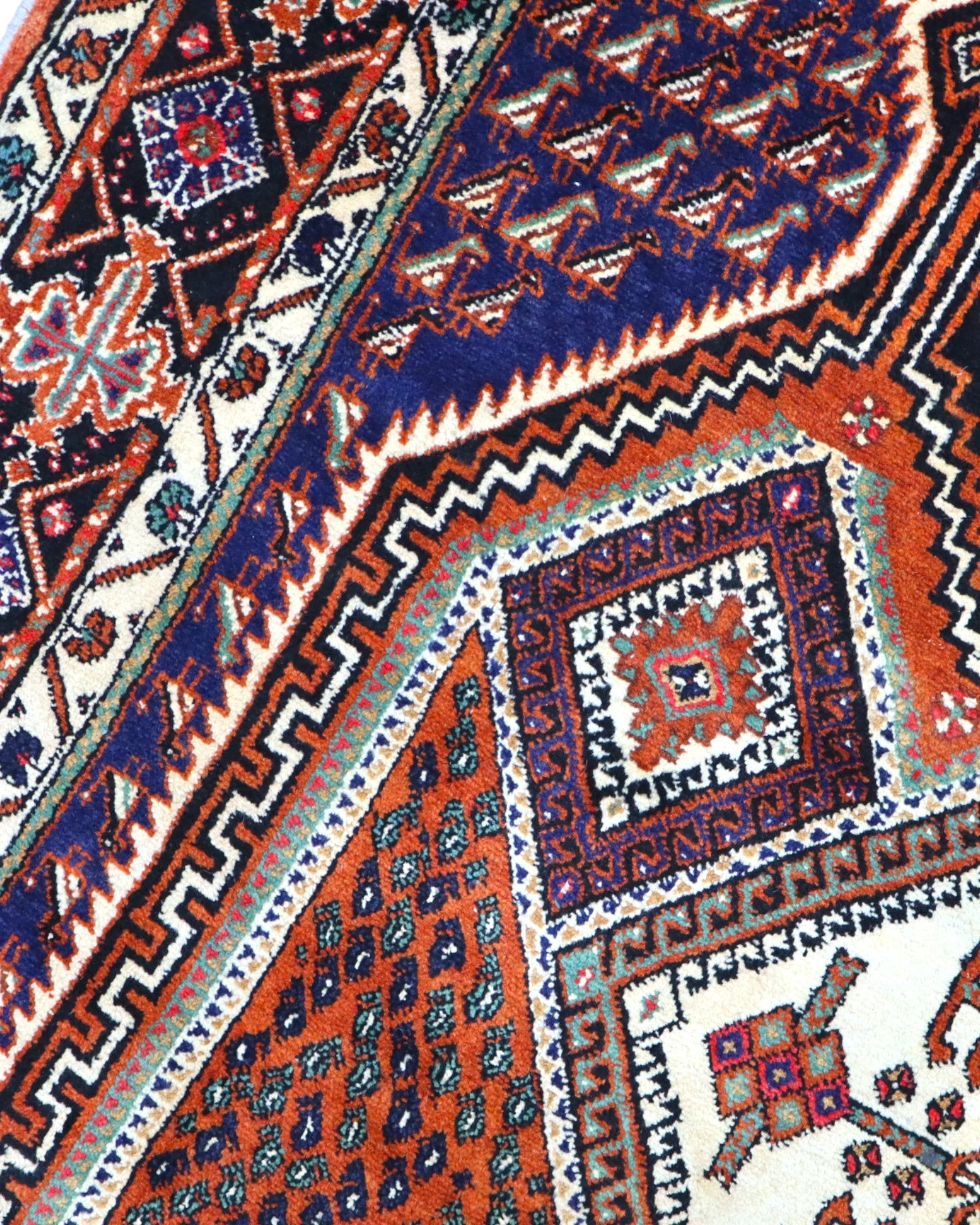 Afshar Perserteppich aus Iran, 227 × 146 cm