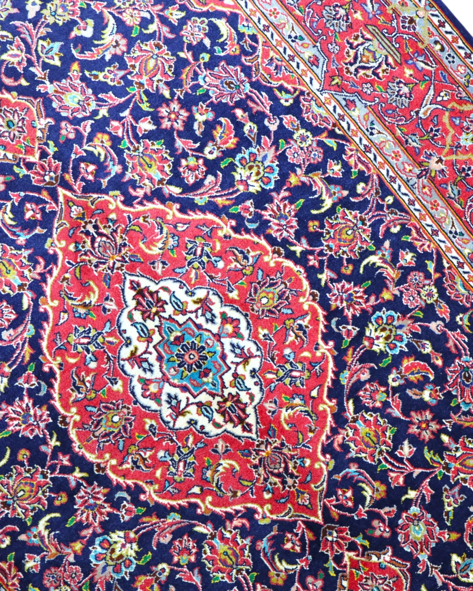 Handgeknüpfter Kashan Perserteppich 225 × 142 cm
