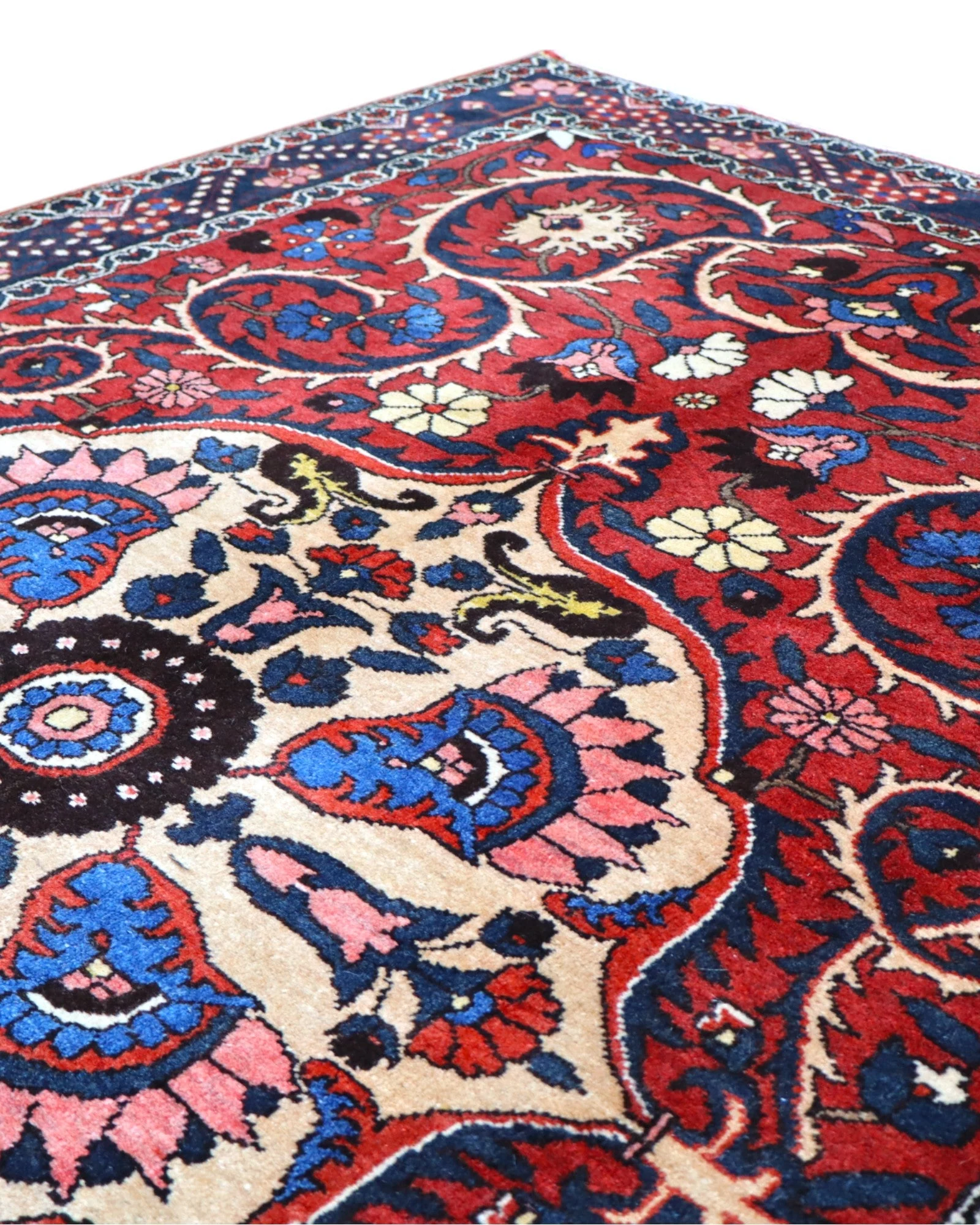 Bakhtiari Perserteppich aus Iran, 204 × 136 cm