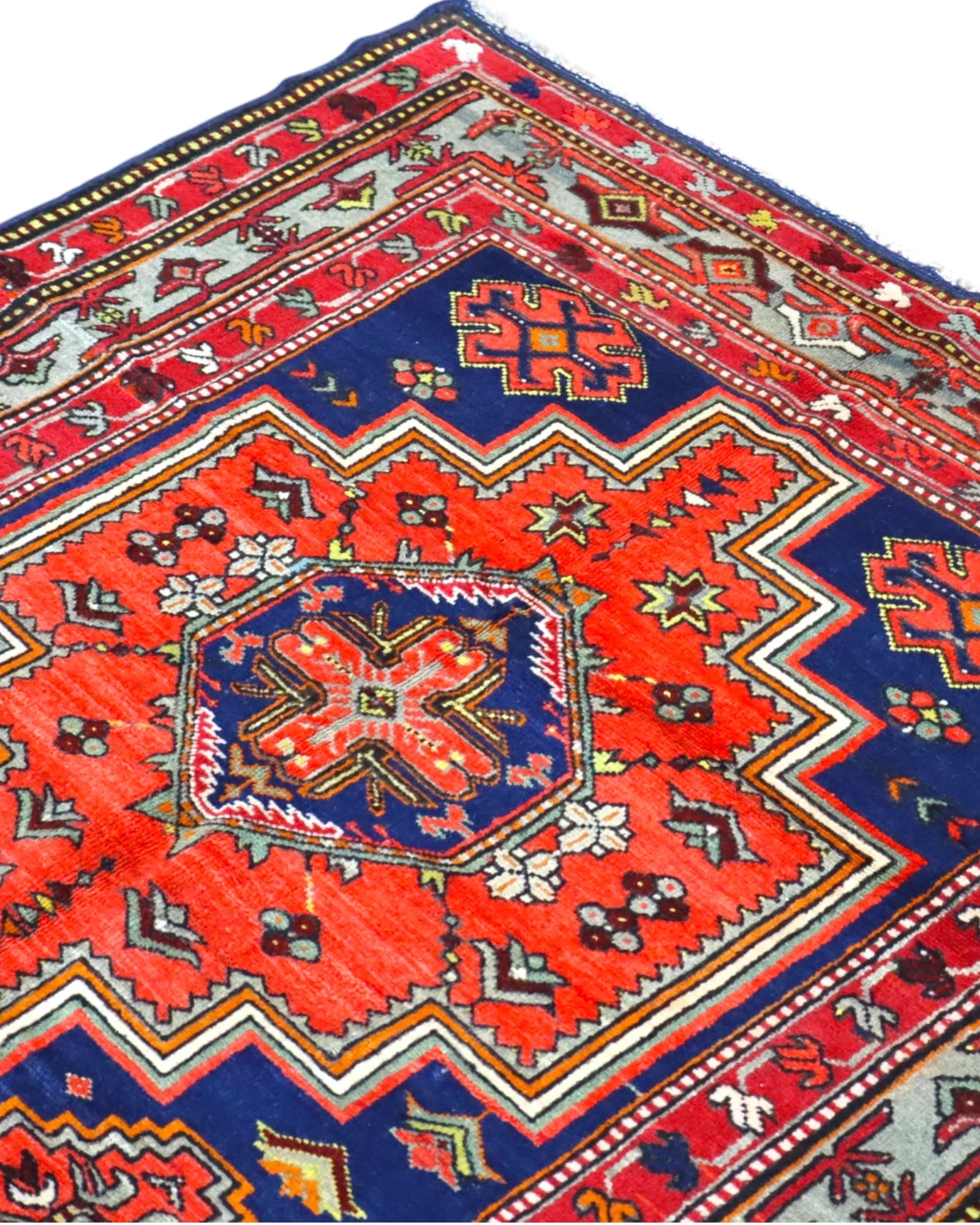 Handgeknüpfter Orientteppich 197 × 122 cm