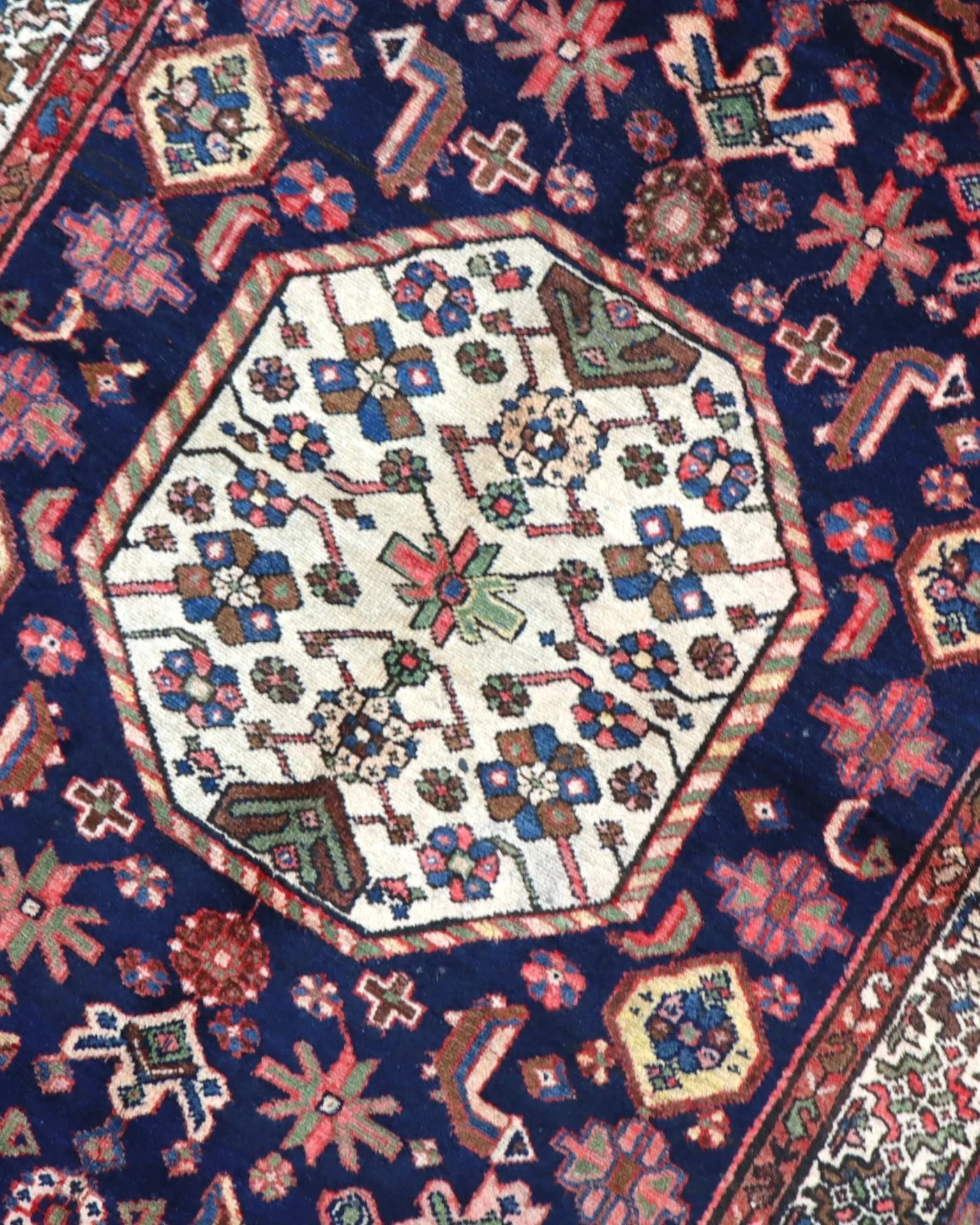 Handgeknüpfter Orientteppich 188 × 115 cm