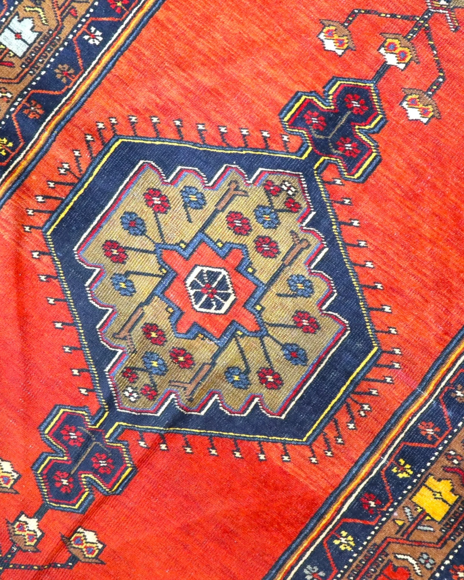 Handgeknüpfter Orientteppich, 220 × 115 cm, Wolle