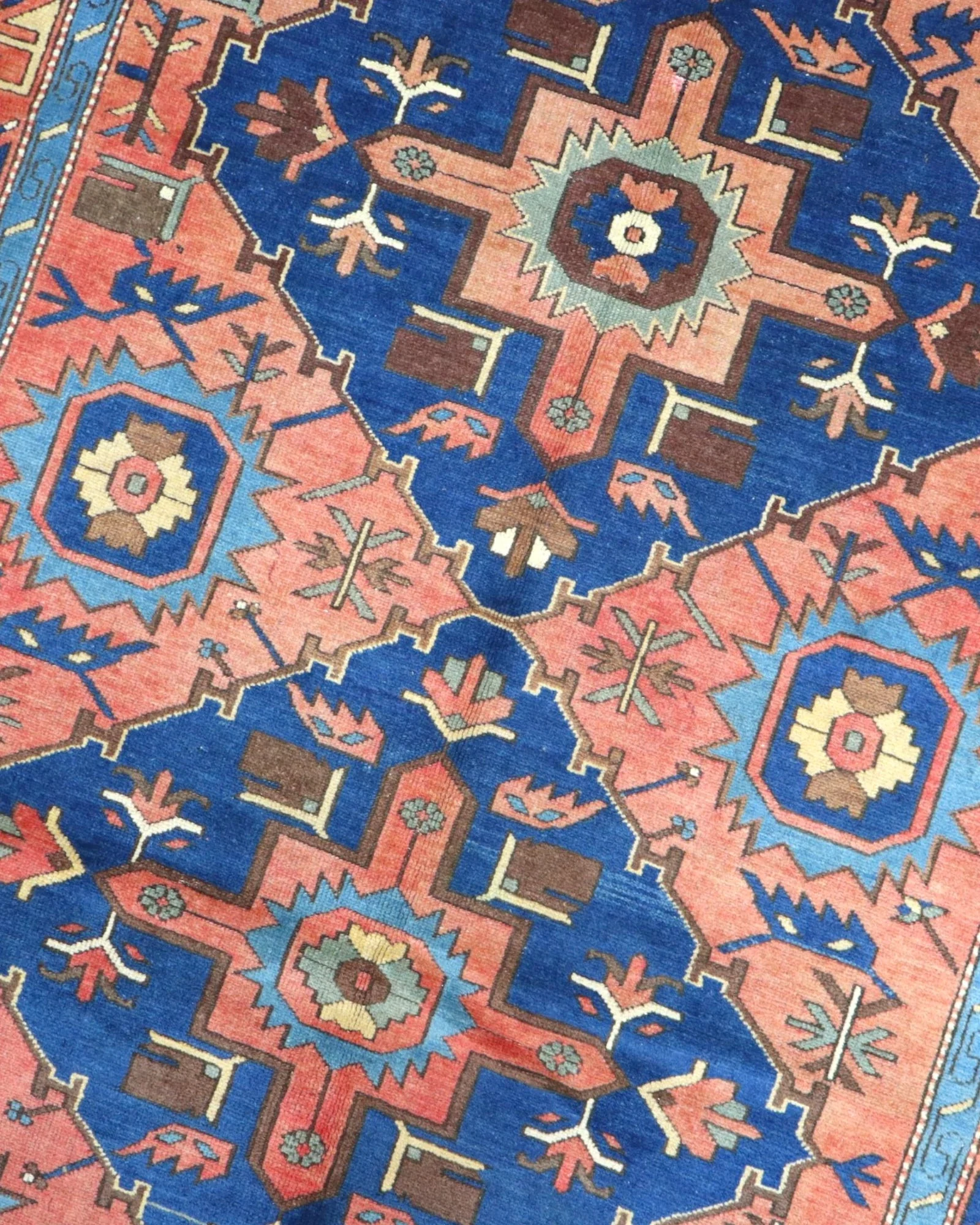 Orientteppich 228 × 136 cm aus Wolle, handgeknüpft