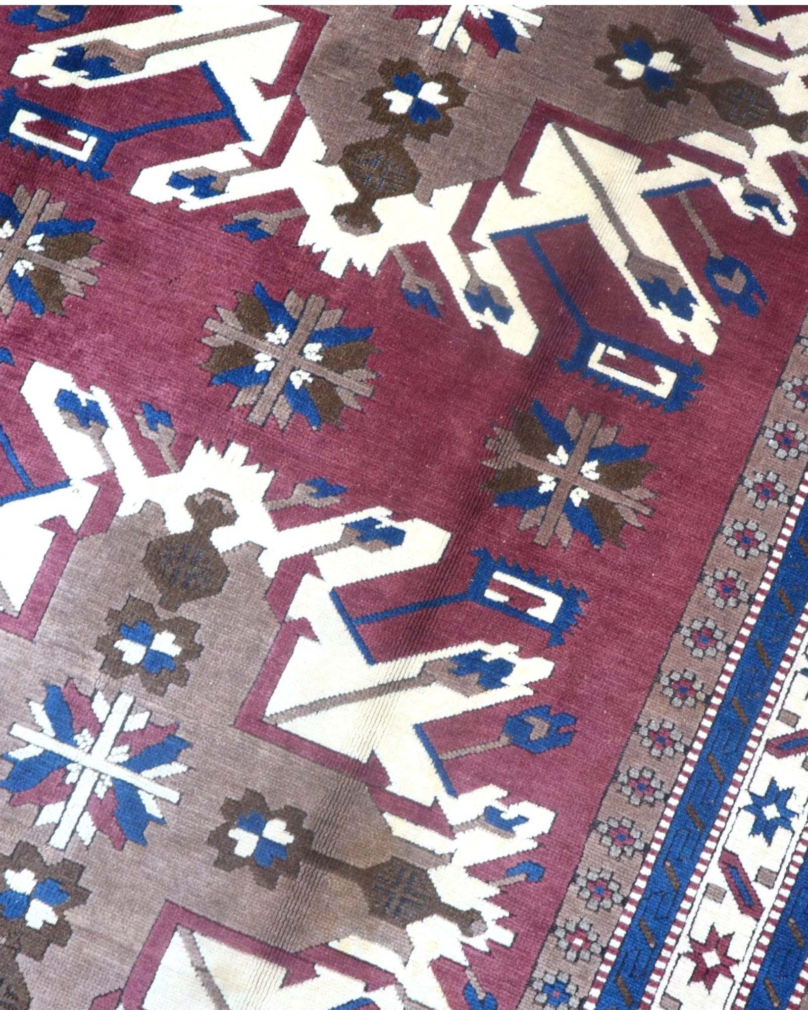 Orientteppich aus dem Orient, 246 × 180 cm