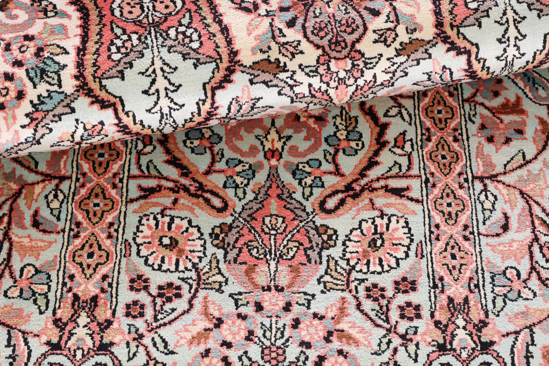 Handgeknüpfter Orientteppich 186 × 125 cm